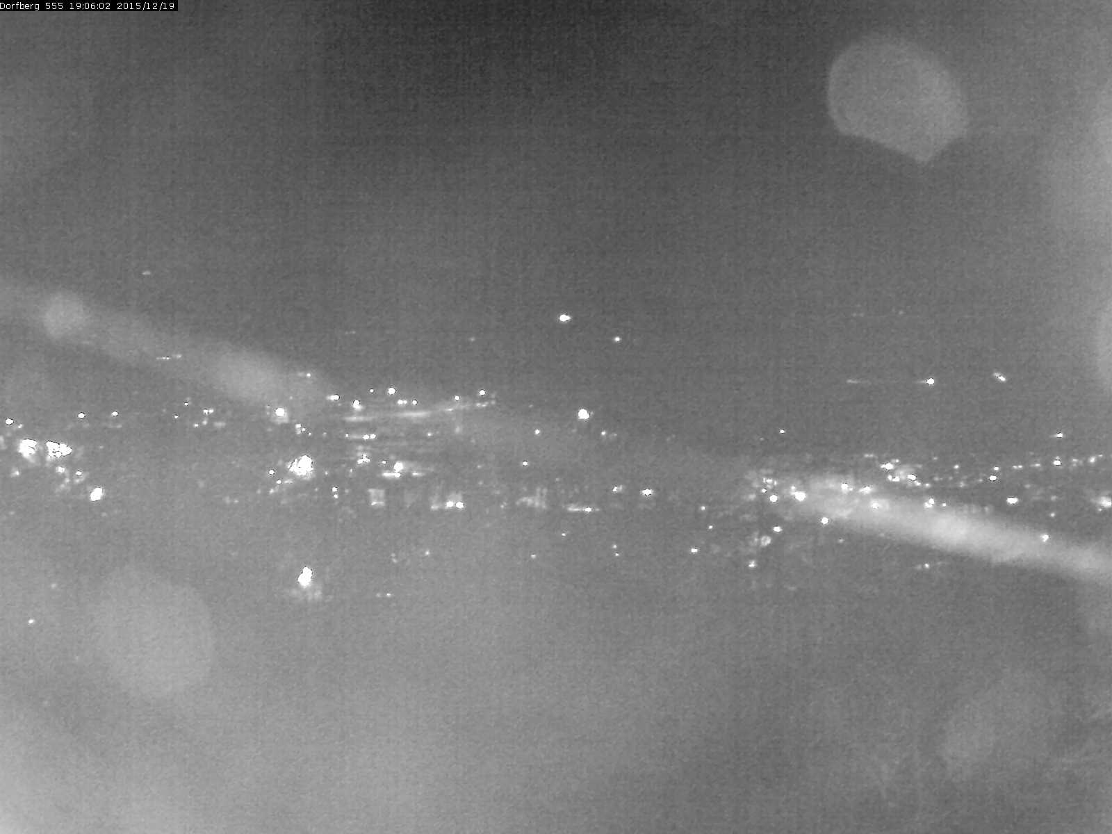 Webcam-Bild: Aussicht vom Dorfberg in Langnau 20151219-190601