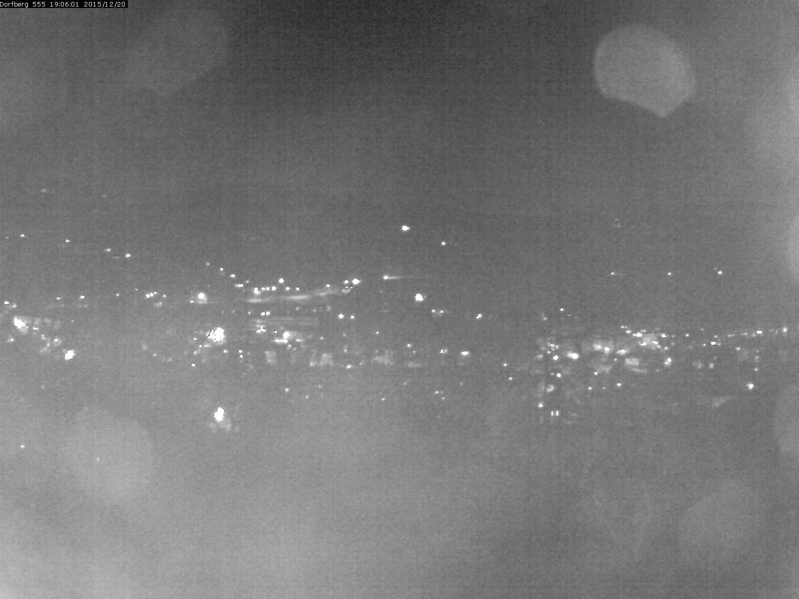 Webcam-Bild: Aussicht vom Dorfberg in Langnau 20151220-190601