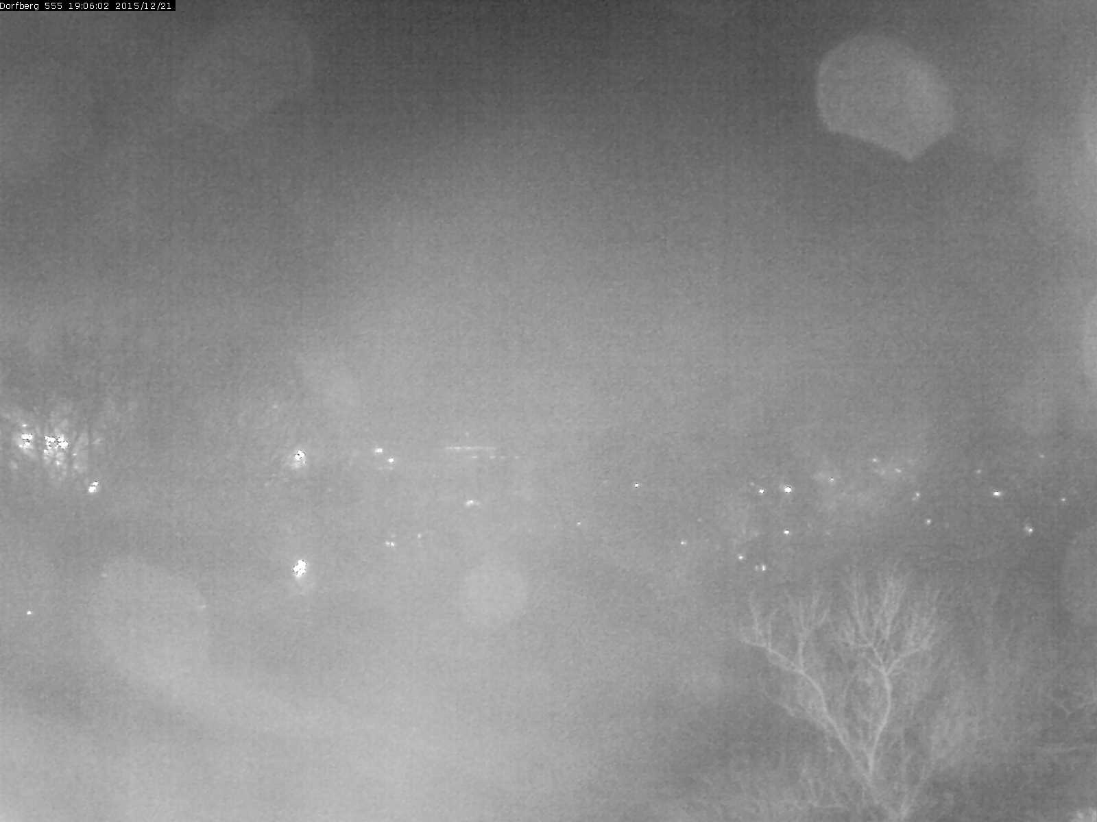 Webcam-Bild: Aussicht vom Dorfberg in Langnau 20151221-190601