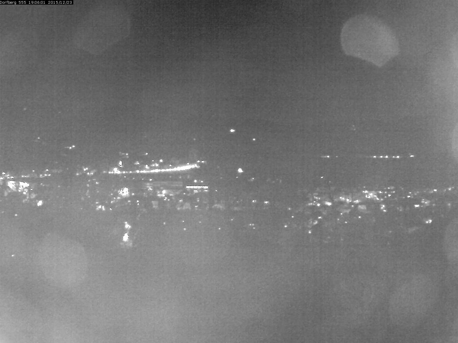 Webcam-Bild: Aussicht vom Dorfberg in Langnau 20151223-190601