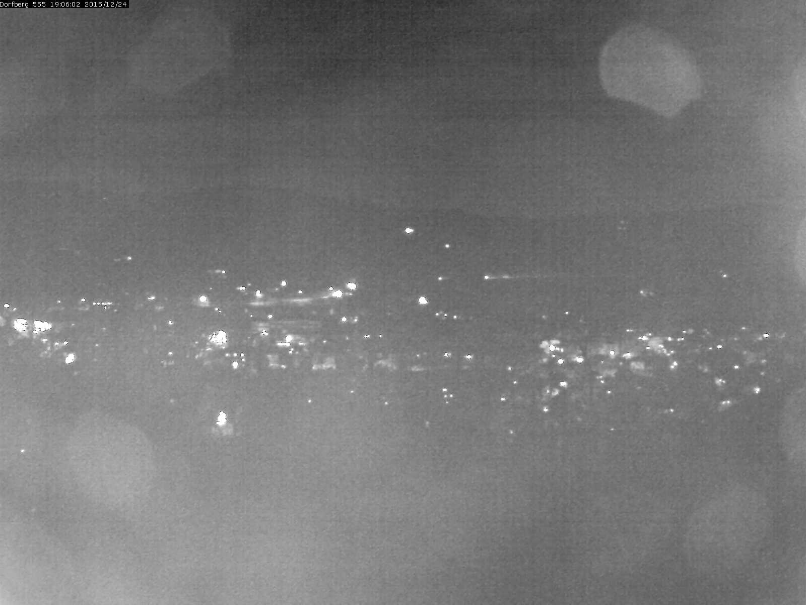 Webcam-Bild: Aussicht vom Dorfberg in Langnau 20151224-190601