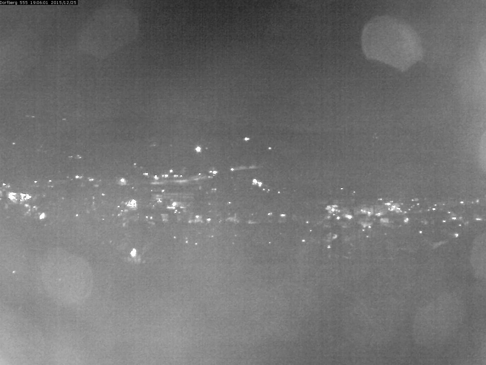 Webcam-Bild: Aussicht vom Dorfberg in Langnau 20151225-190601