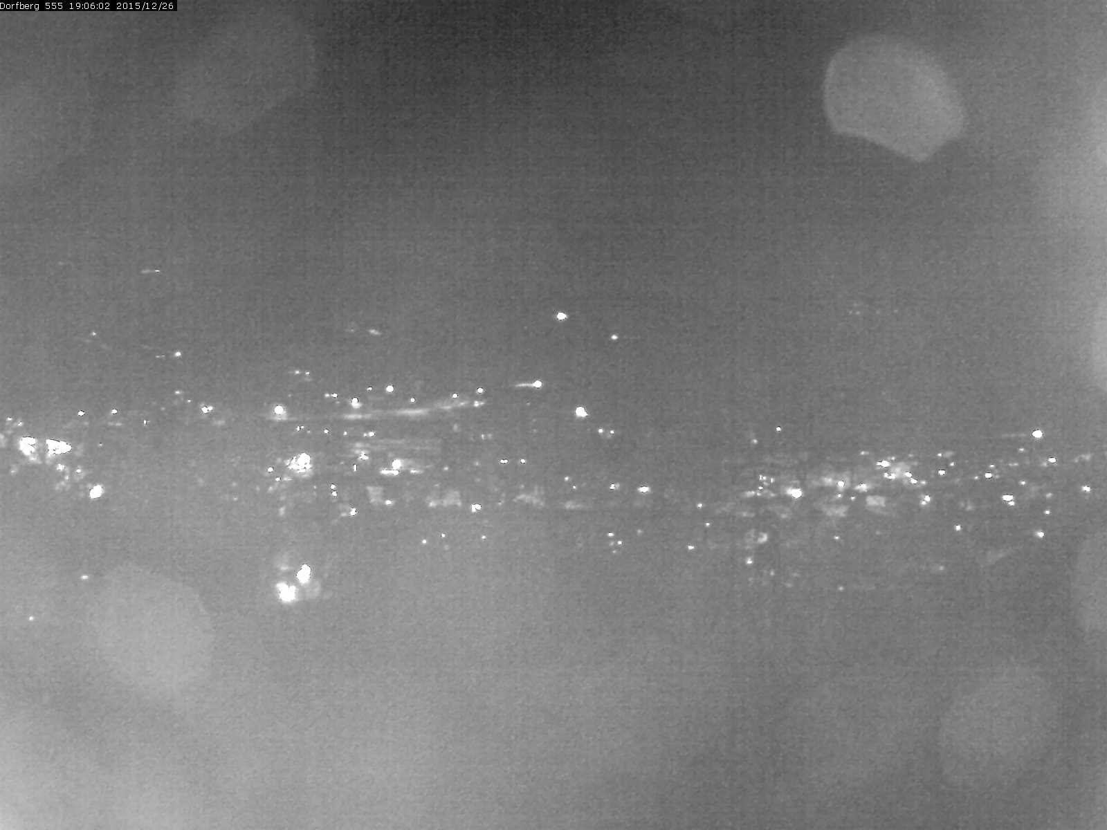 Webcam-Bild: Aussicht vom Dorfberg in Langnau 20151226-190601