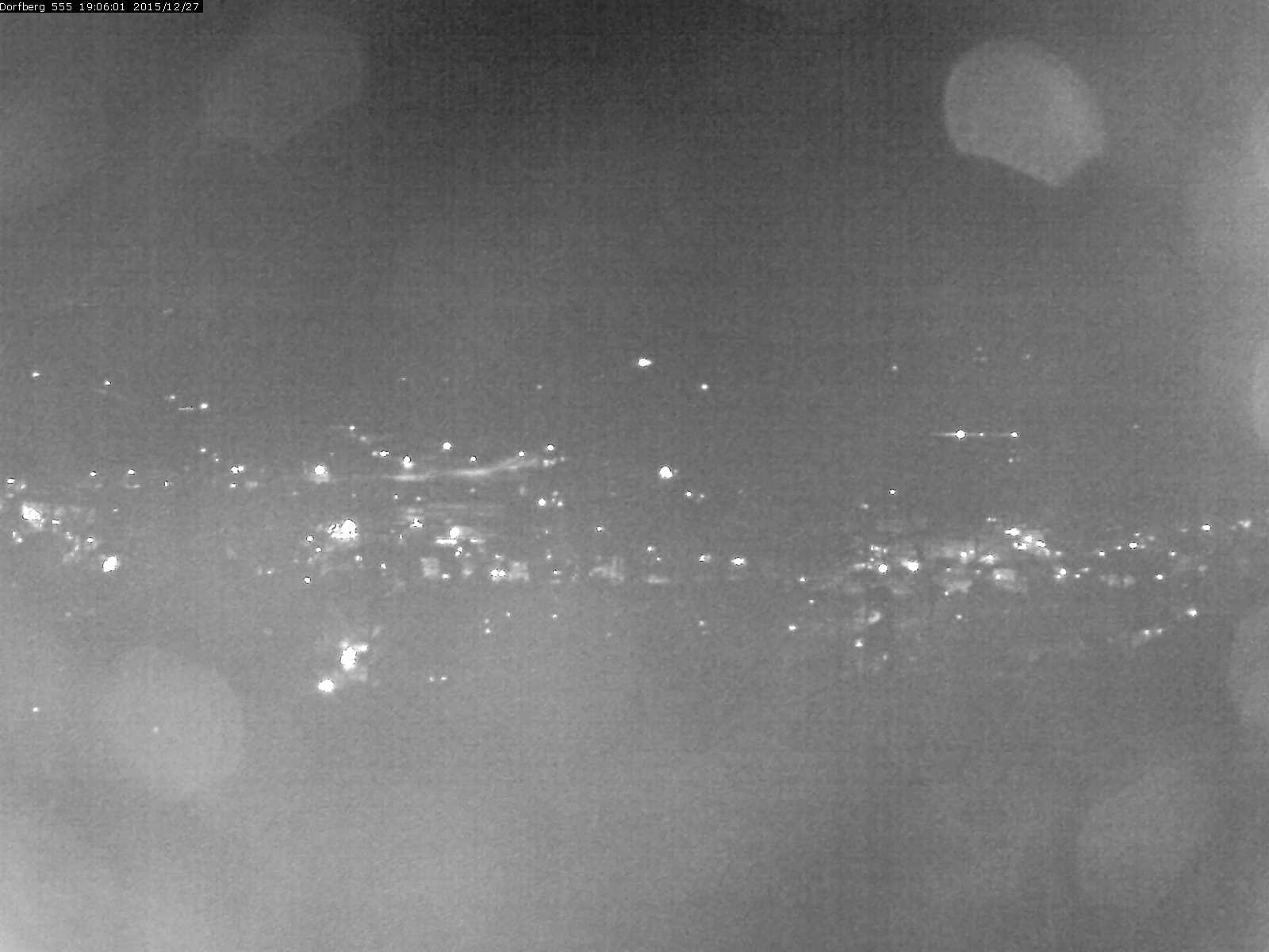 Webcam-Bild: Aussicht vom Dorfberg in Langnau 20151227-190601