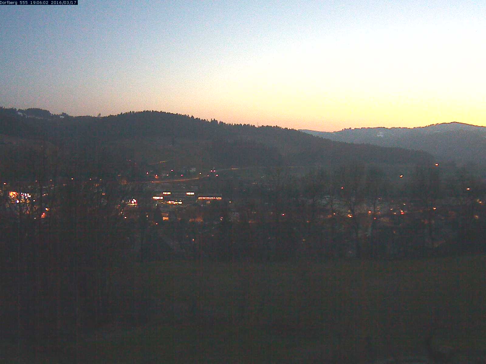 Webcam-Bild: Aussicht vom Dorfberg in Langnau 20160317-190601