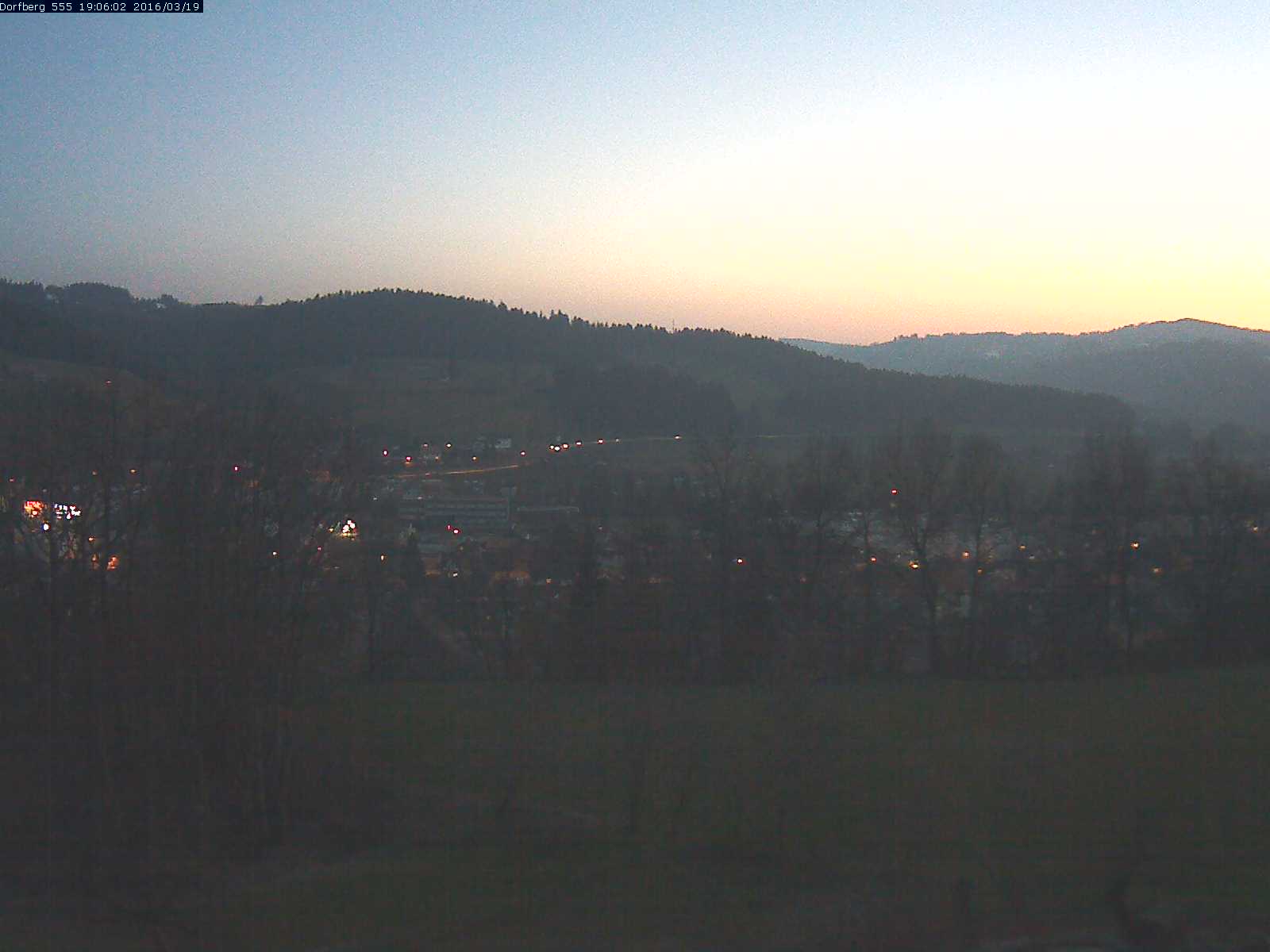 Webcam-Bild: Aussicht vom Dorfberg in Langnau 20160319-190601