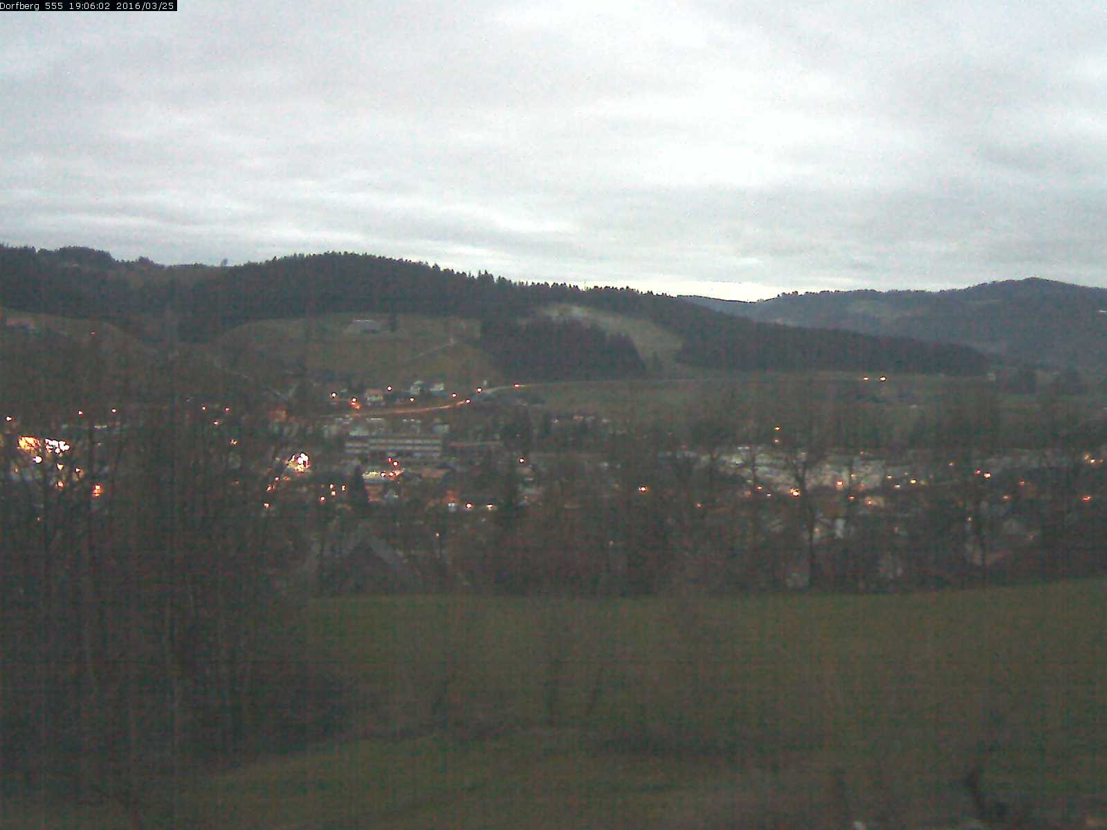 Webcam-Bild: Aussicht vom Dorfberg in Langnau 20160325-190601