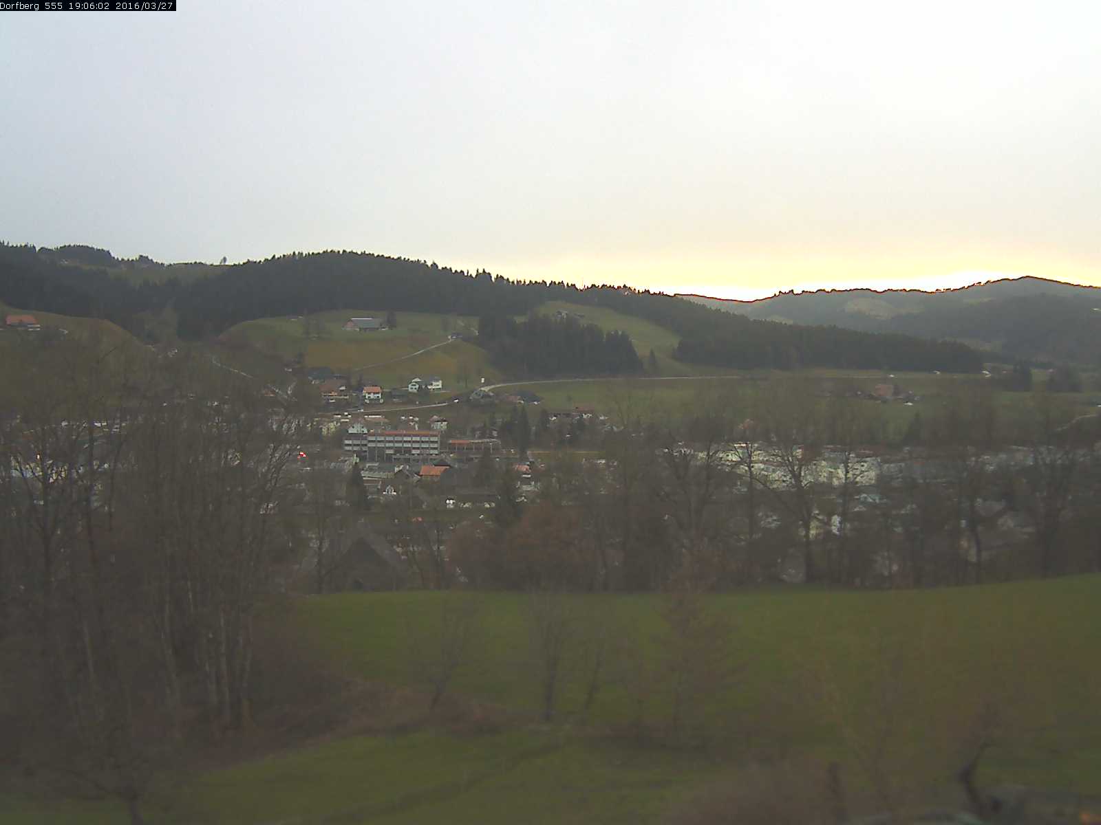 Webcam-Bild: Aussicht vom Dorfberg in Langnau 20160327-190601