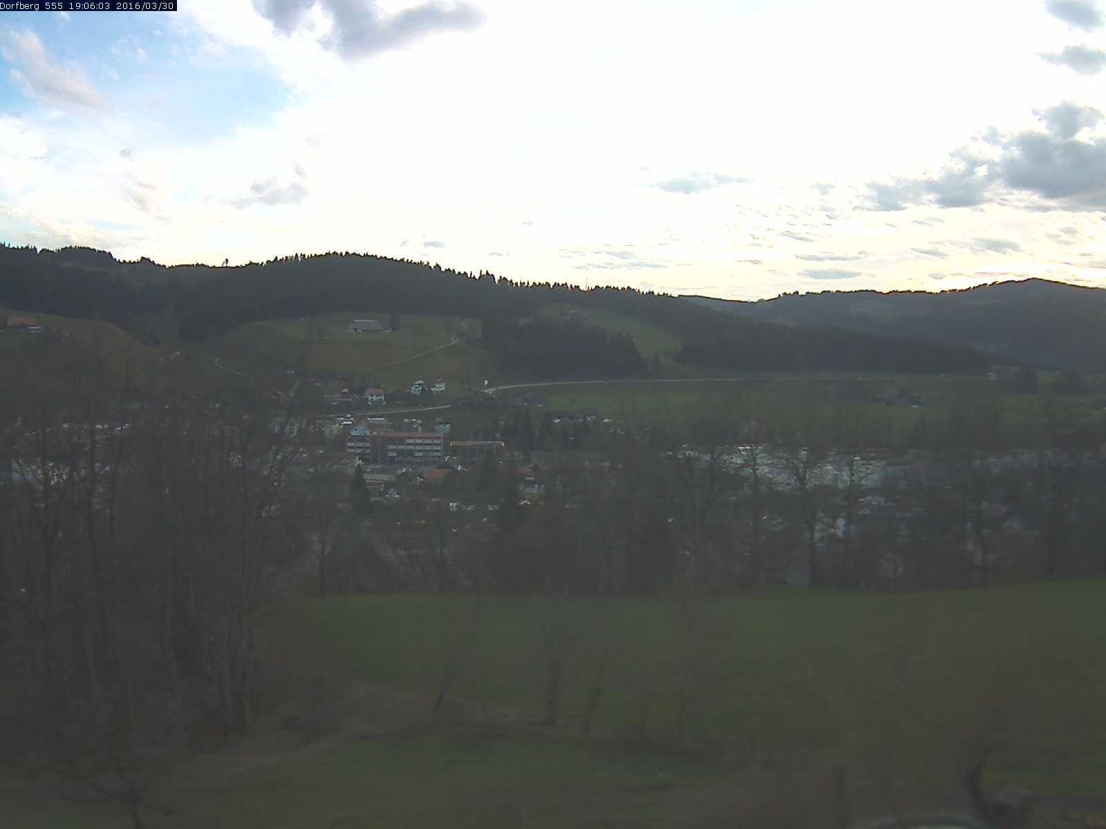Webcam-Bild: Aussicht vom Dorfberg in Langnau 20160330-190602