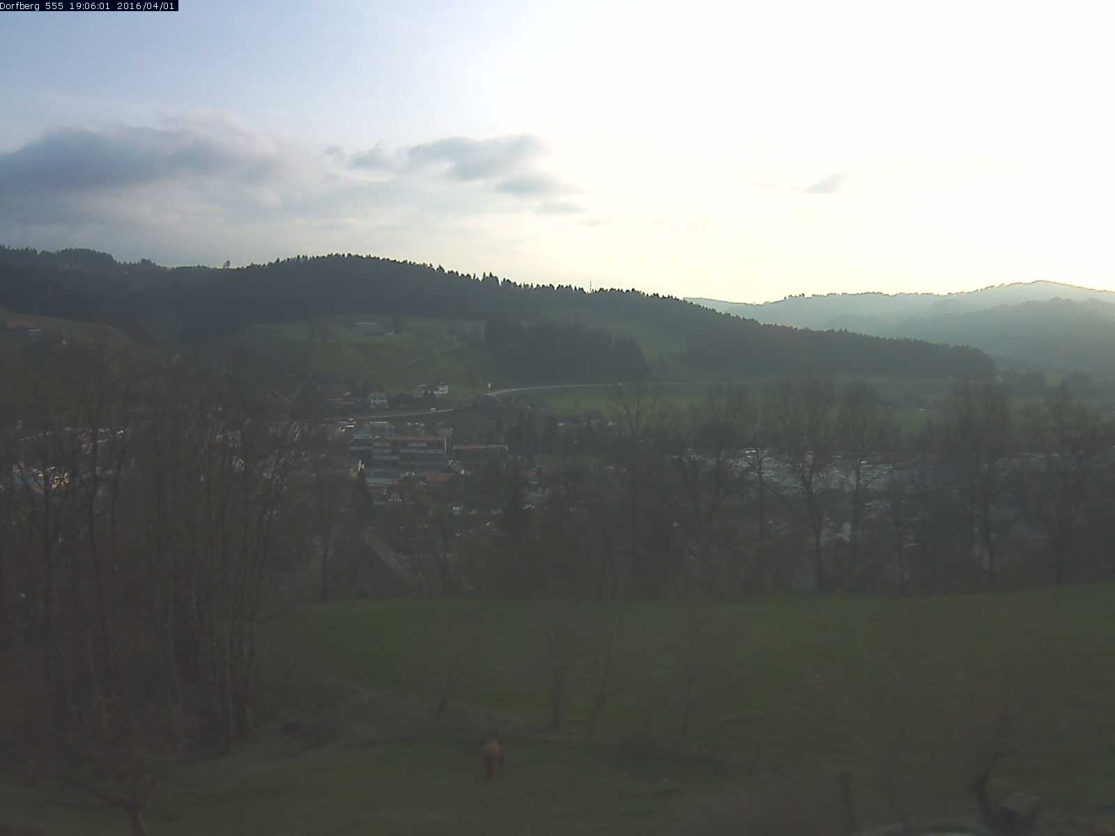 Webcam-Bild: Aussicht vom Dorfberg in Langnau 20160401-190601