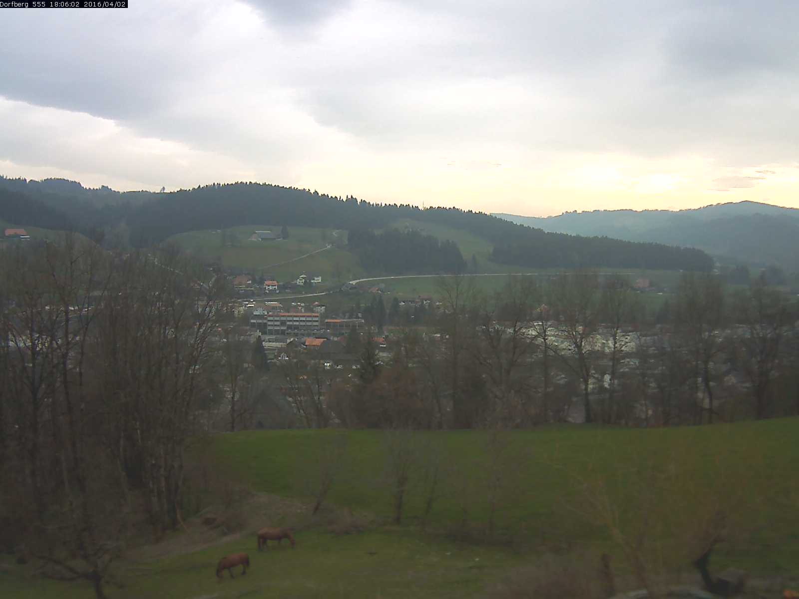 Webcam-Bild: Aussicht vom Dorfberg in Langnau 20160402-180601