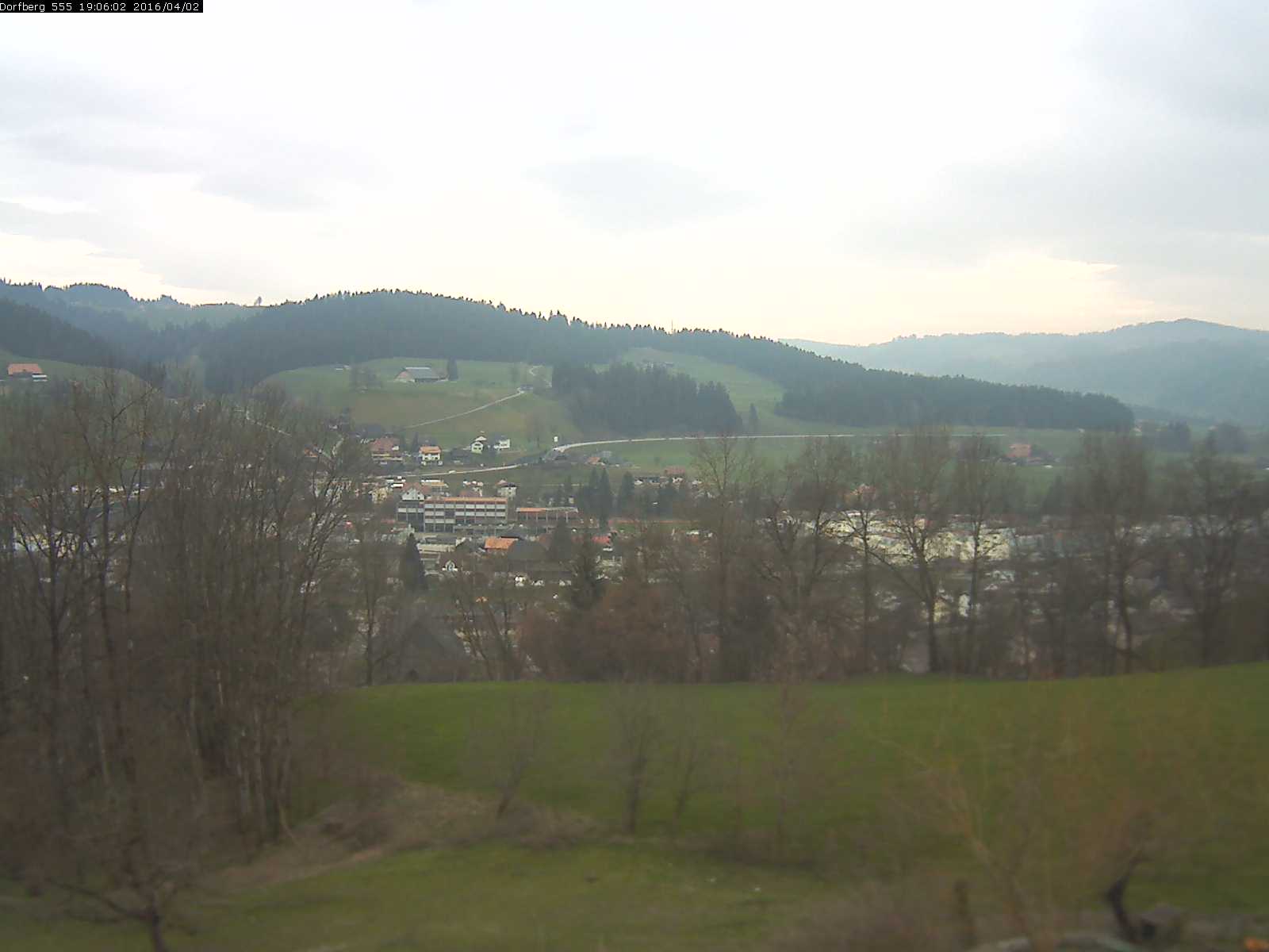 Webcam-Bild: Aussicht vom Dorfberg in Langnau 20160402-190601