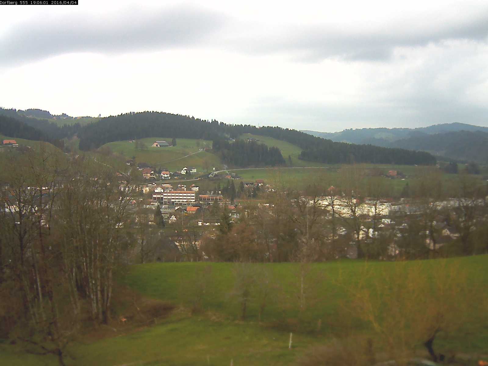 Webcam-Bild: Aussicht vom Dorfberg in Langnau 20160404-190601