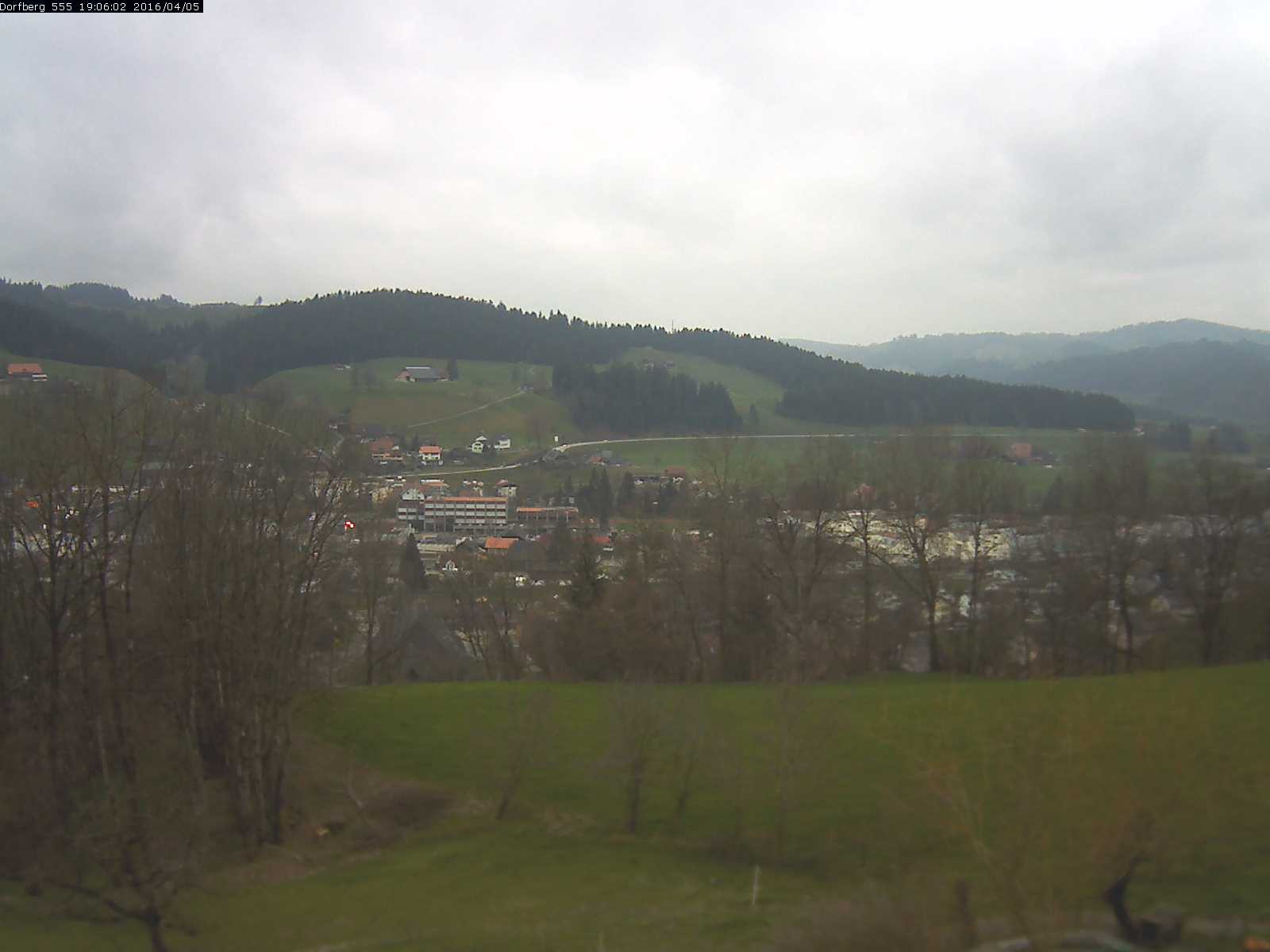 Webcam-Bild: Aussicht vom Dorfberg in Langnau 20160405-190601