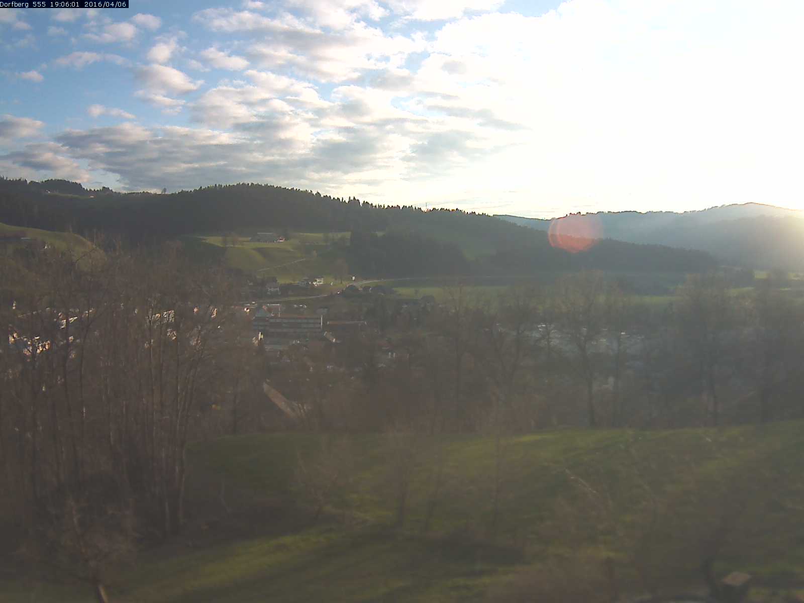 Webcam-Bild: Aussicht vom Dorfberg in Langnau 20160406-190601