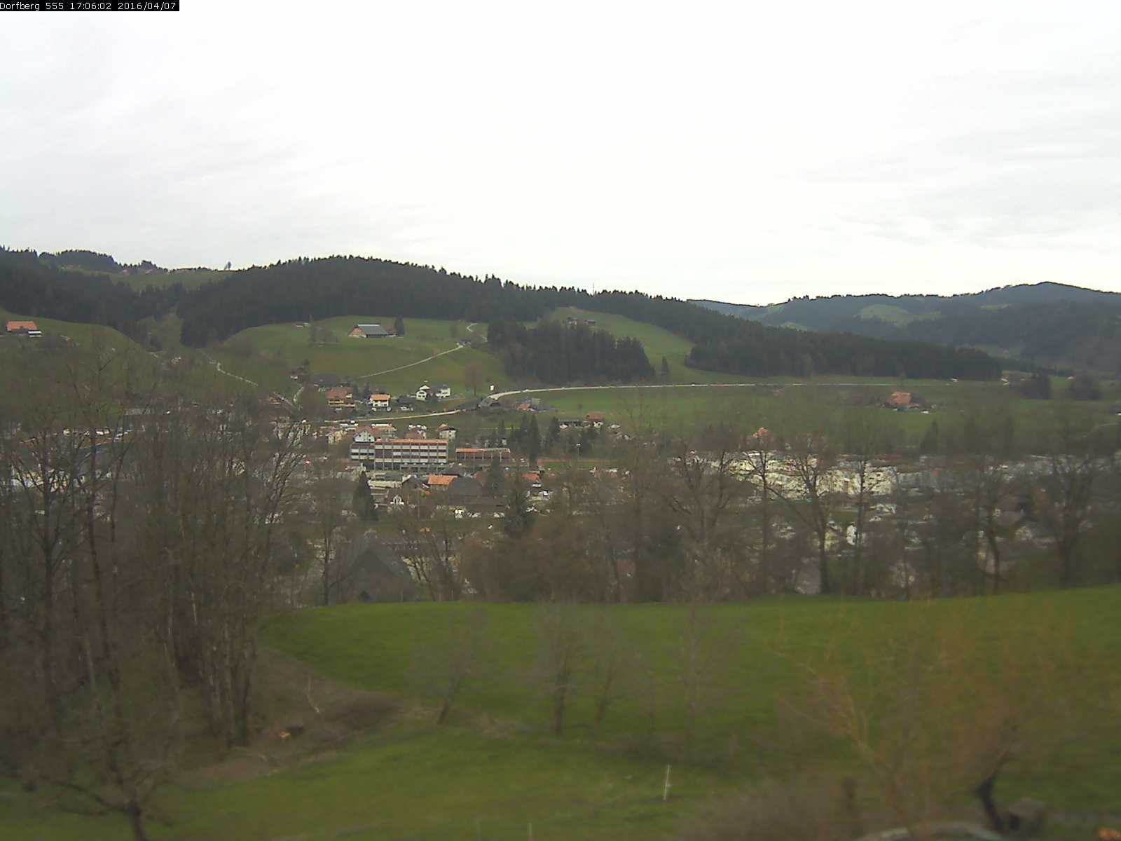 Webcam-Bild: Aussicht vom Dorfberg in Langnau 20160407-170601