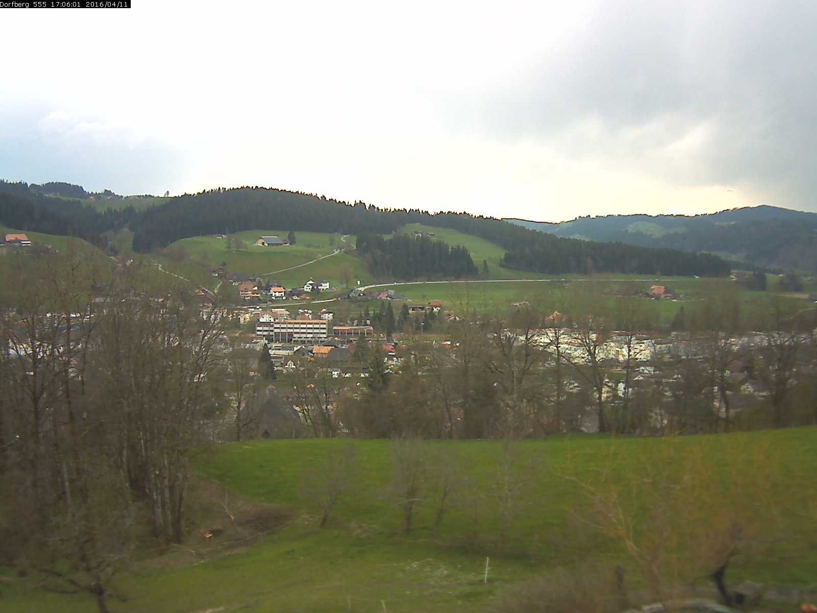 Webcam-Bild: Aussicht vom Dorfberg in Langnau 20160411-170601