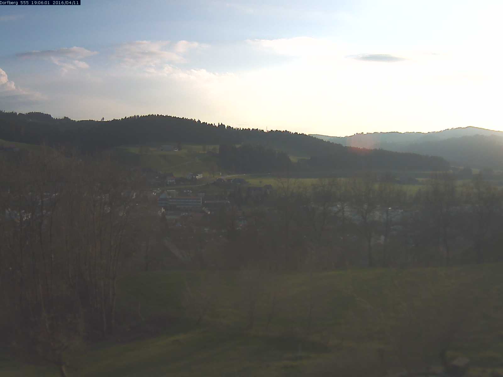 Webcam-Bild: Aussicht vom Dorfberg in Langnau 20160411-190601