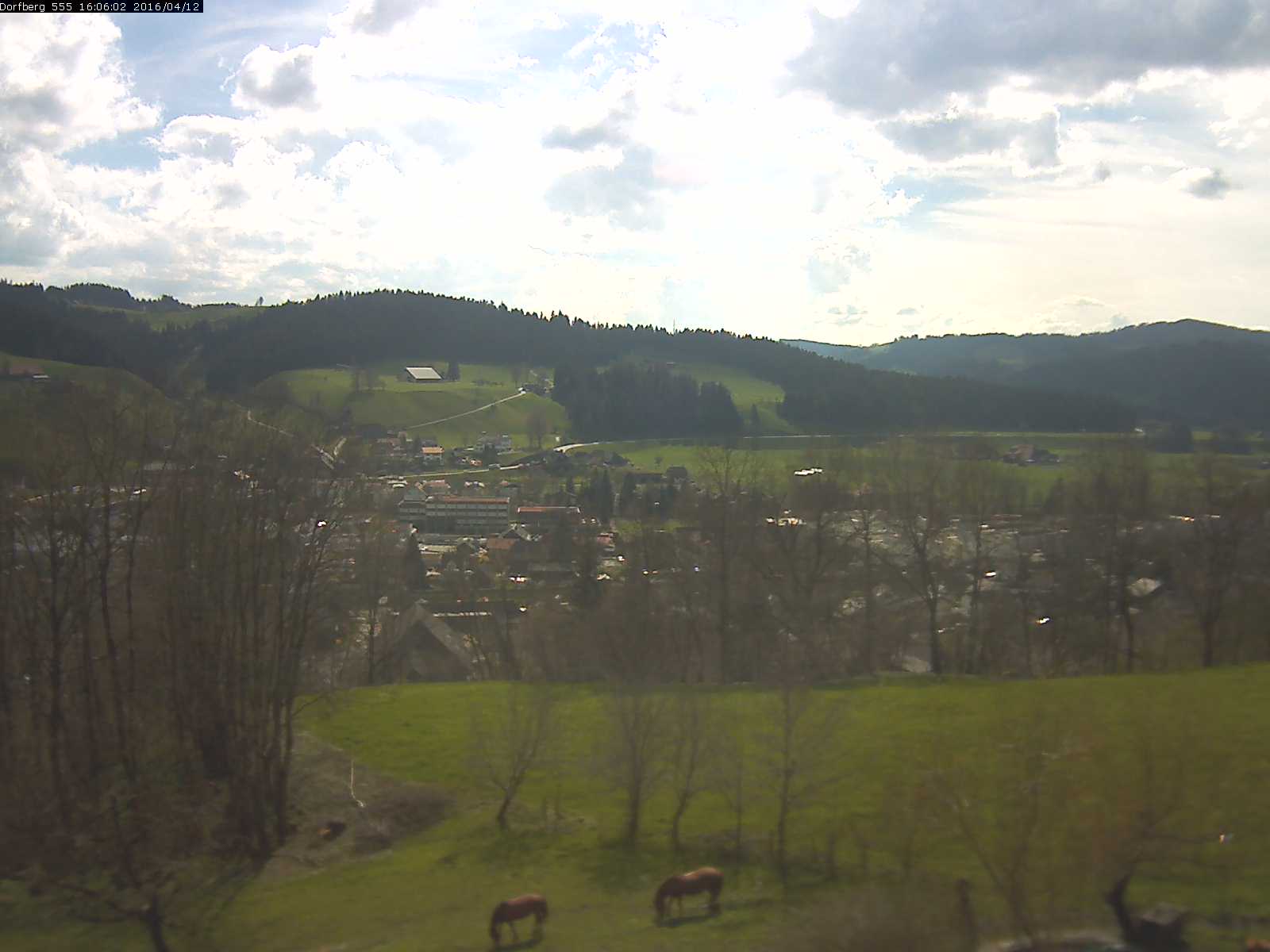 Webcam-Bild: Aussicht vom Dorfberg in Langnau 20160412-160601