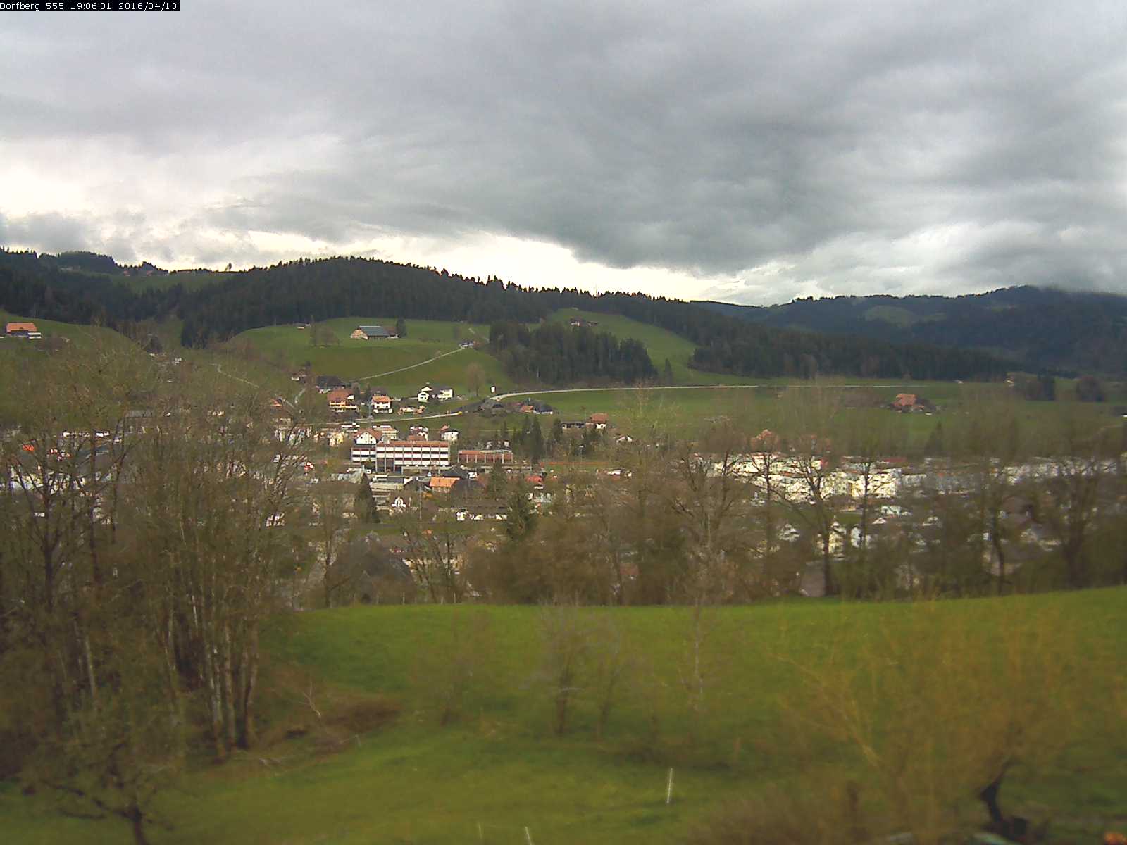 Webcam-Bild: Aussicht vom Dorfberg in Langnau 20160413-190601