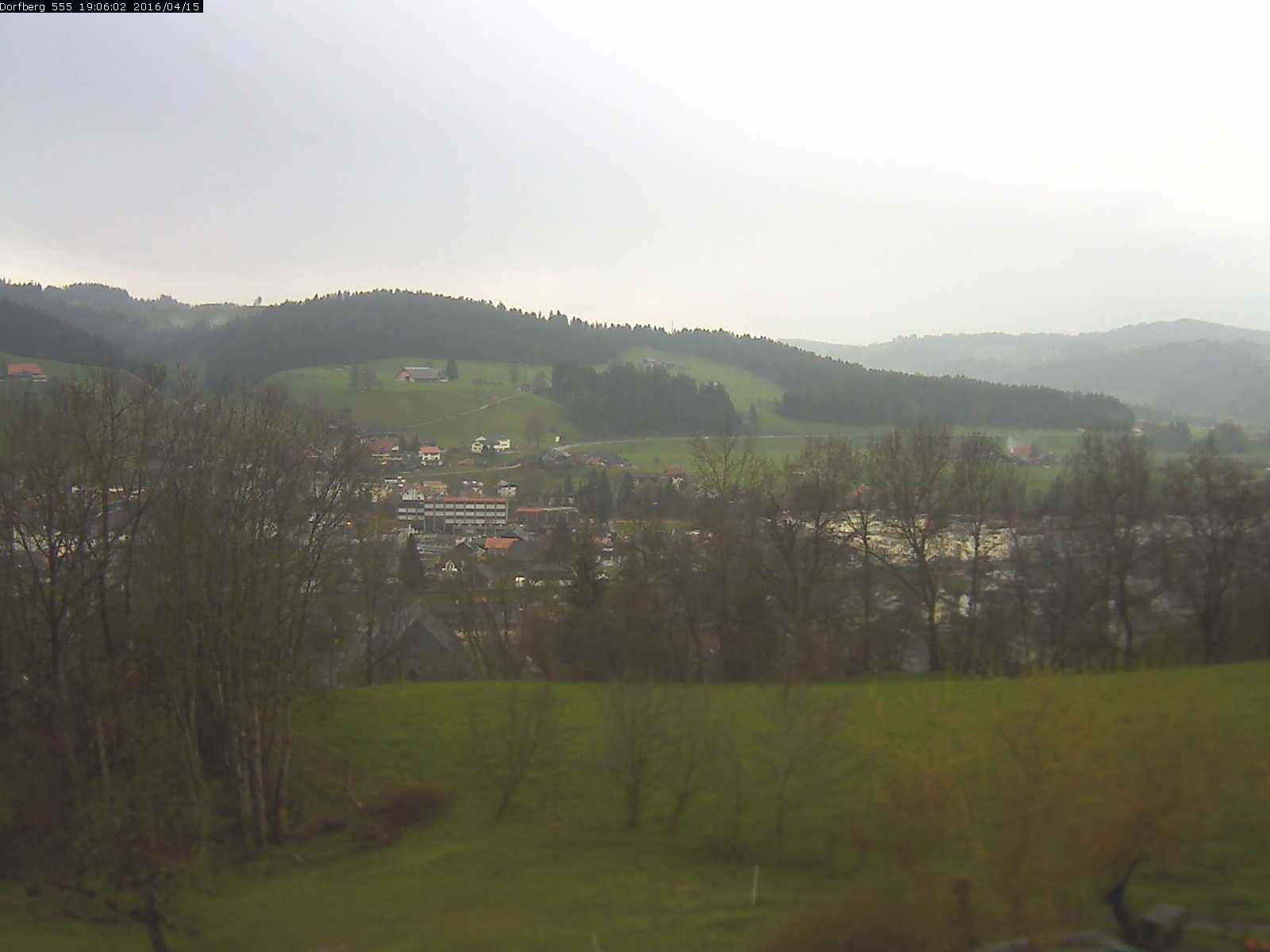Webcam-Bild: Aussicht vom Dorfberg in Langnau 20160415-190601