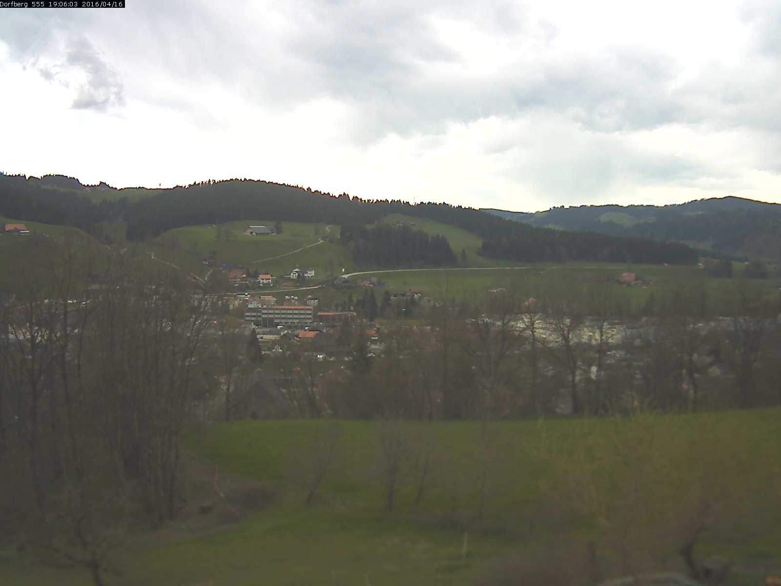 Webcam-Bild: Aussicht vom Dorfberg in Langnau 20160416-190601