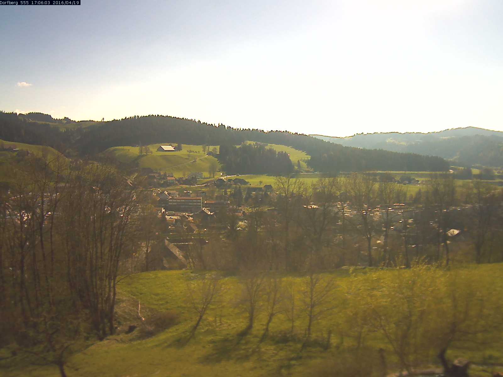 Webcam-Bild: Aussicht vom Dorfberg in Langnau 20160419-170601