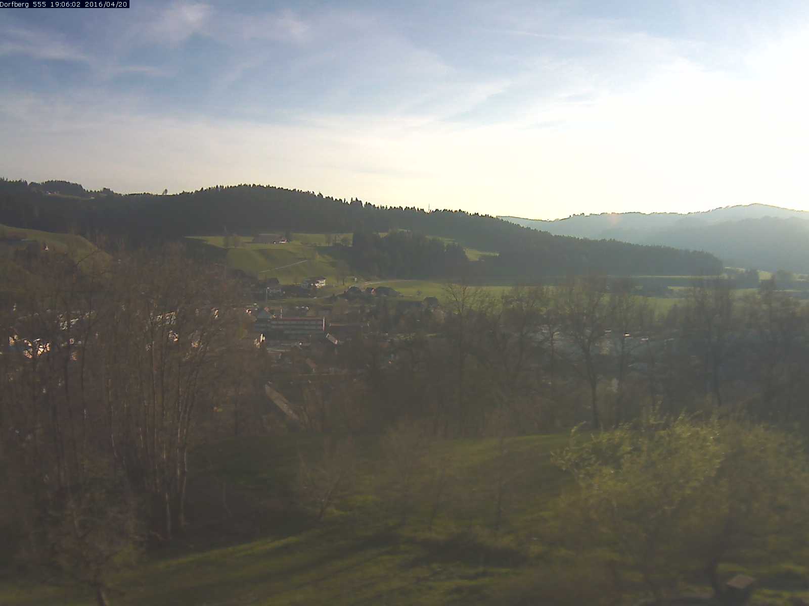 Webcam-Bild: Aussicht vom Dorfberg in Langnau 20160420-190601