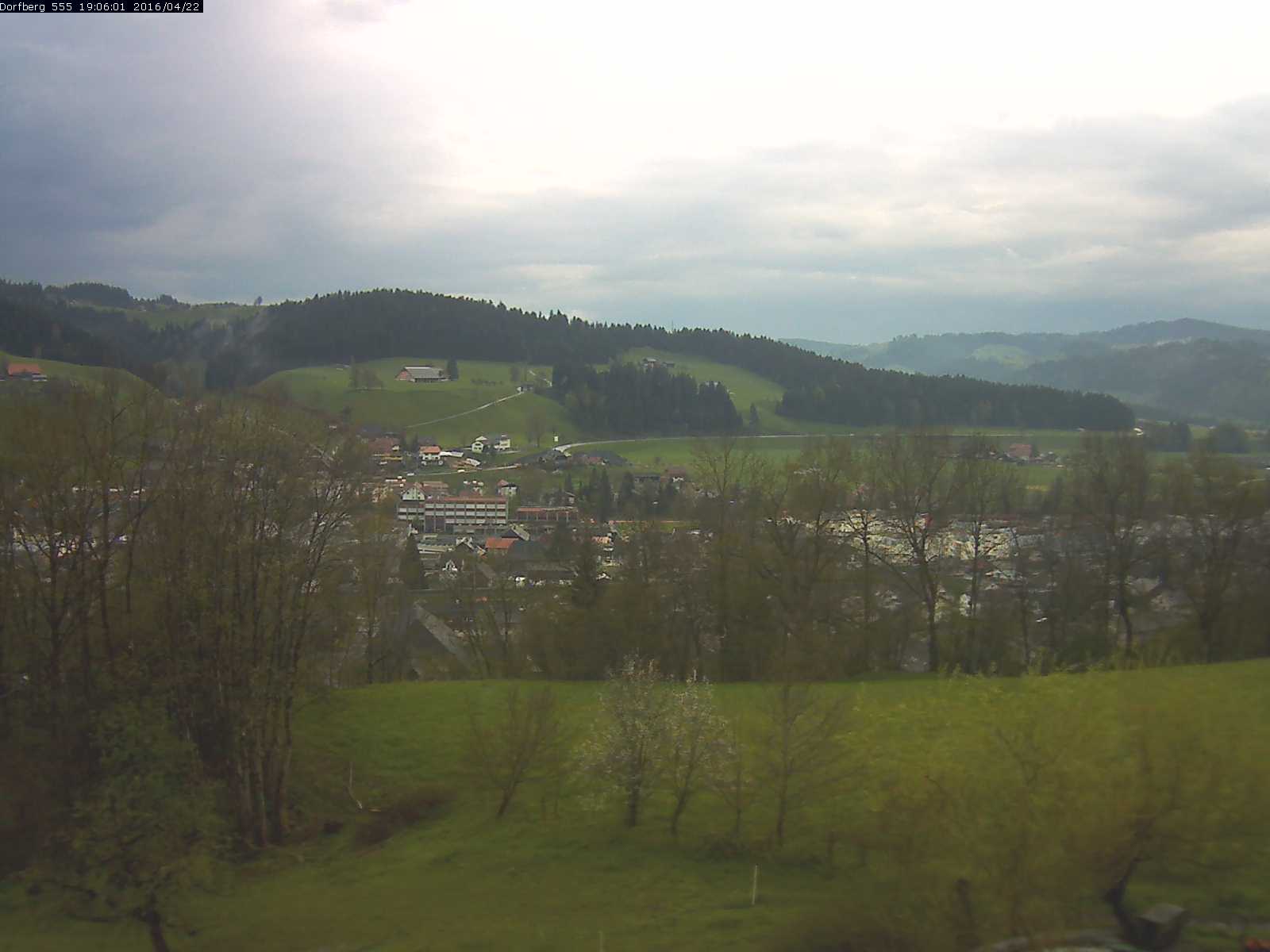 Webcam-Bild: Aussicht vom Dorfberg in Langnau 20160422-190601
