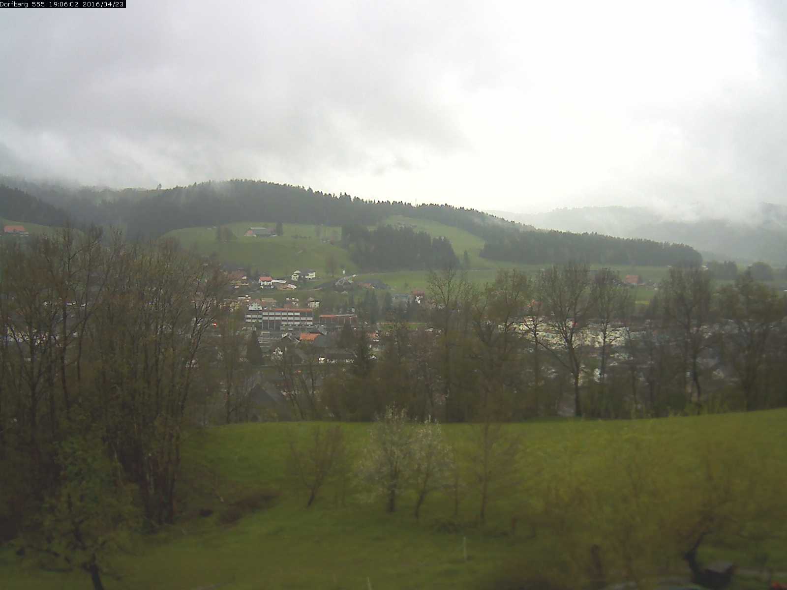 Webcam-Bild: Aussicht vom Dorfberg in Langnau 20160423-190601