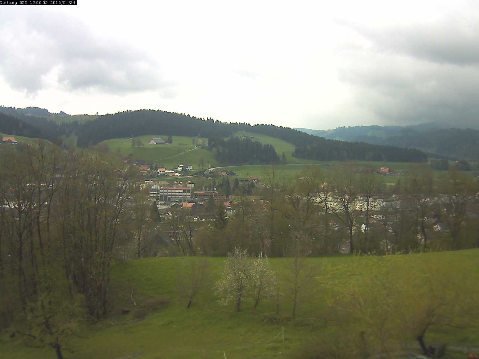 Webcam-Bild: Aussicht vom Dorfberg in Langnau 20160424-120601