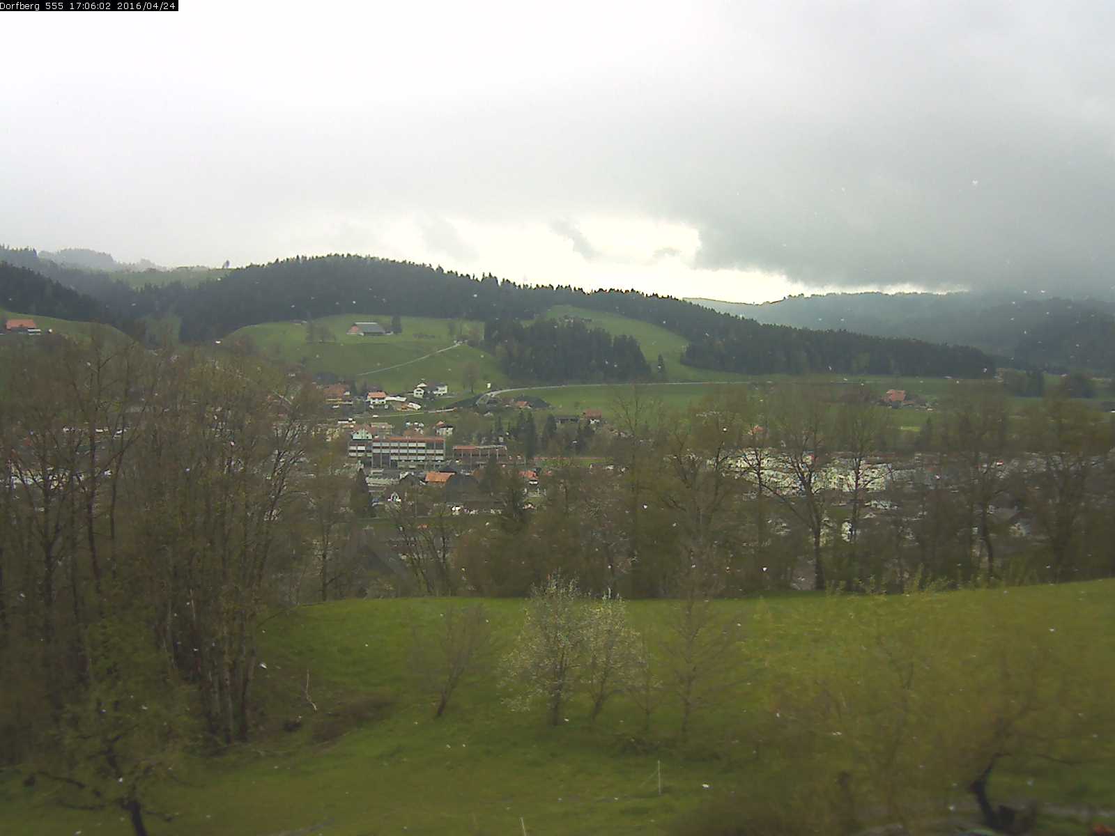 Webcam-Bild: Aussicht vom Dorfberg in Langnau 20160424-170601