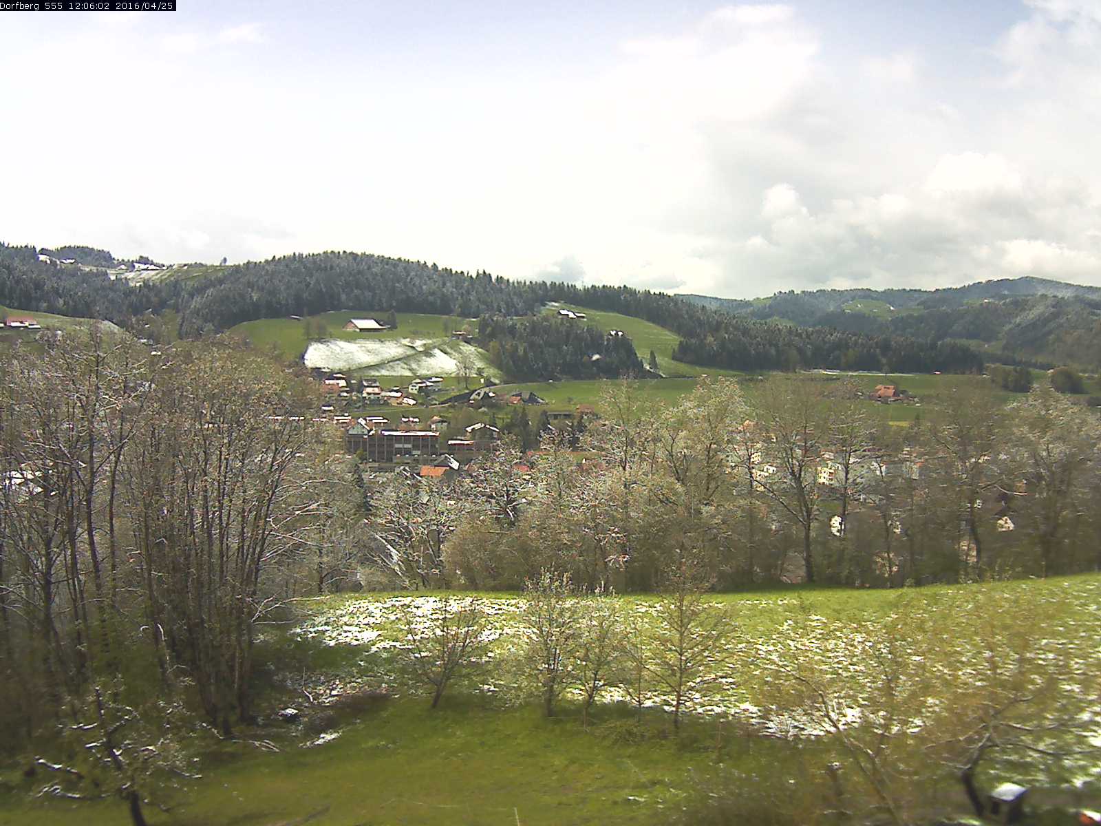 Webcam-Bild: Aussicht vom Dorfberg in Langnau 20160425-120601