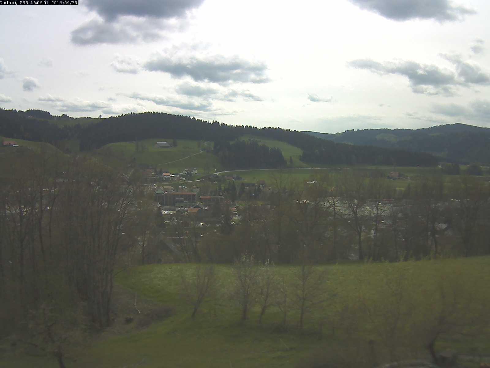 Webcam-Bild: Aussicht vom Dorfberg in Langnau 20160425-160601