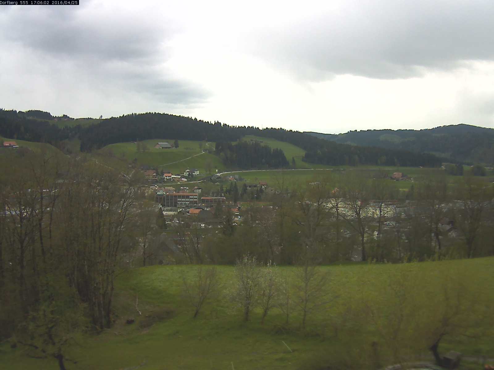 Webcam-Bild: Aussicht vom Dorfberg in Langnau 20160425-170601