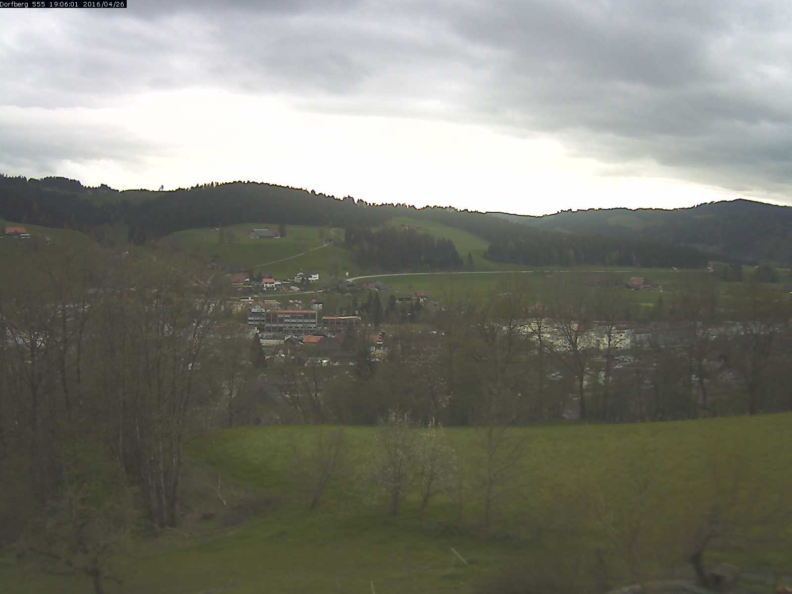 Webcam-Bild: Aussicht vom Dorfberg in Langnau 20160426-190601