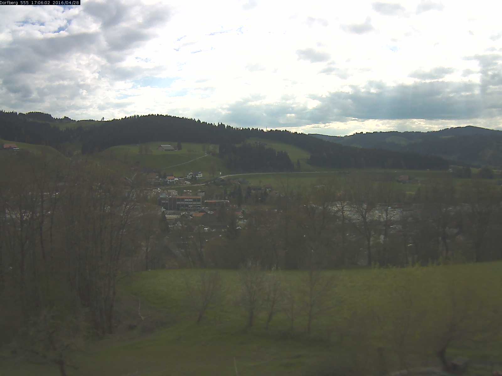 Webcam-Bild: Aussicht vom Dorfberg in Langnau 20160428-170601