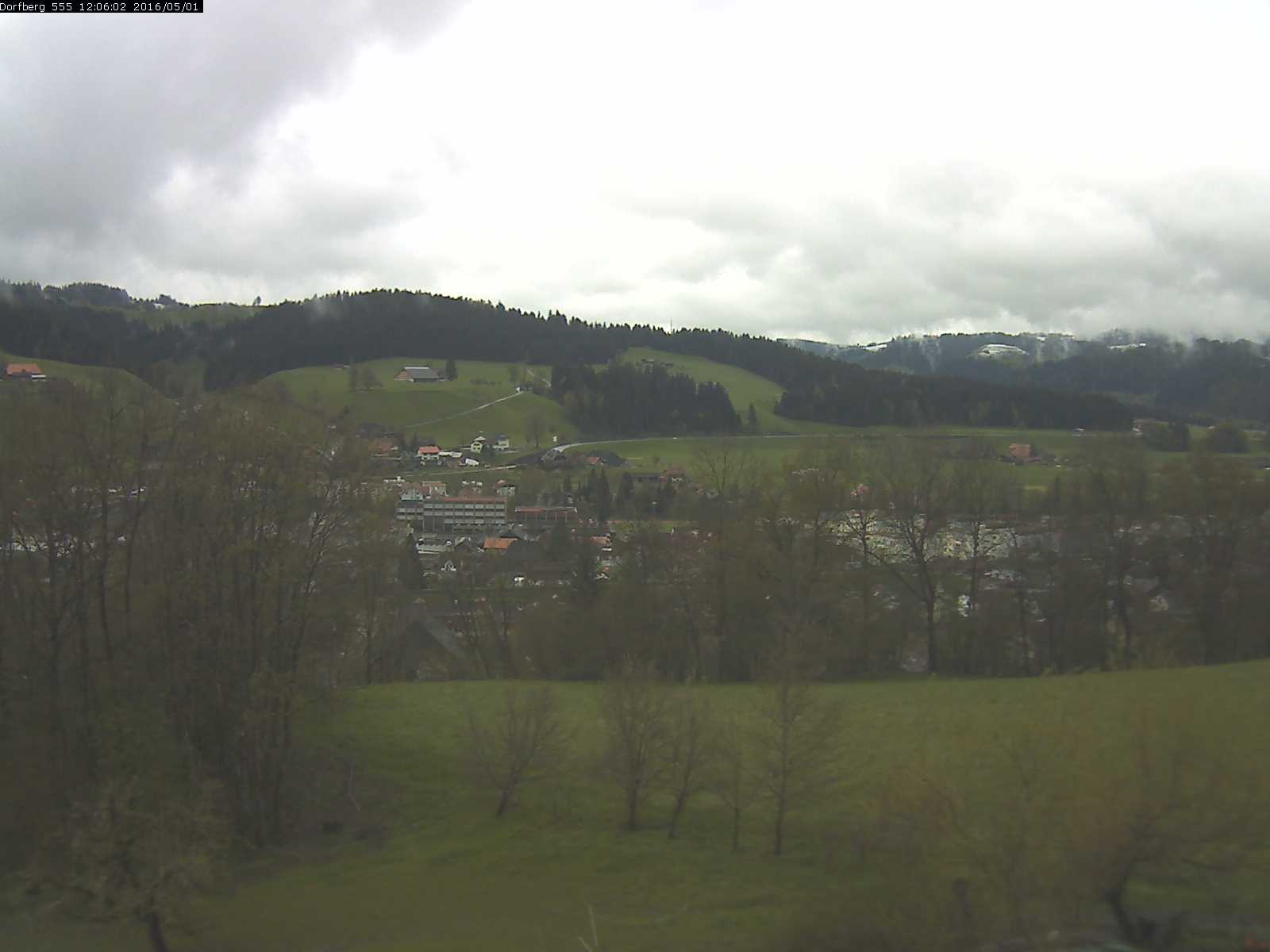 Webcam-Bild: Aussicht vom Dorfberg in Langnau 20160501-120601