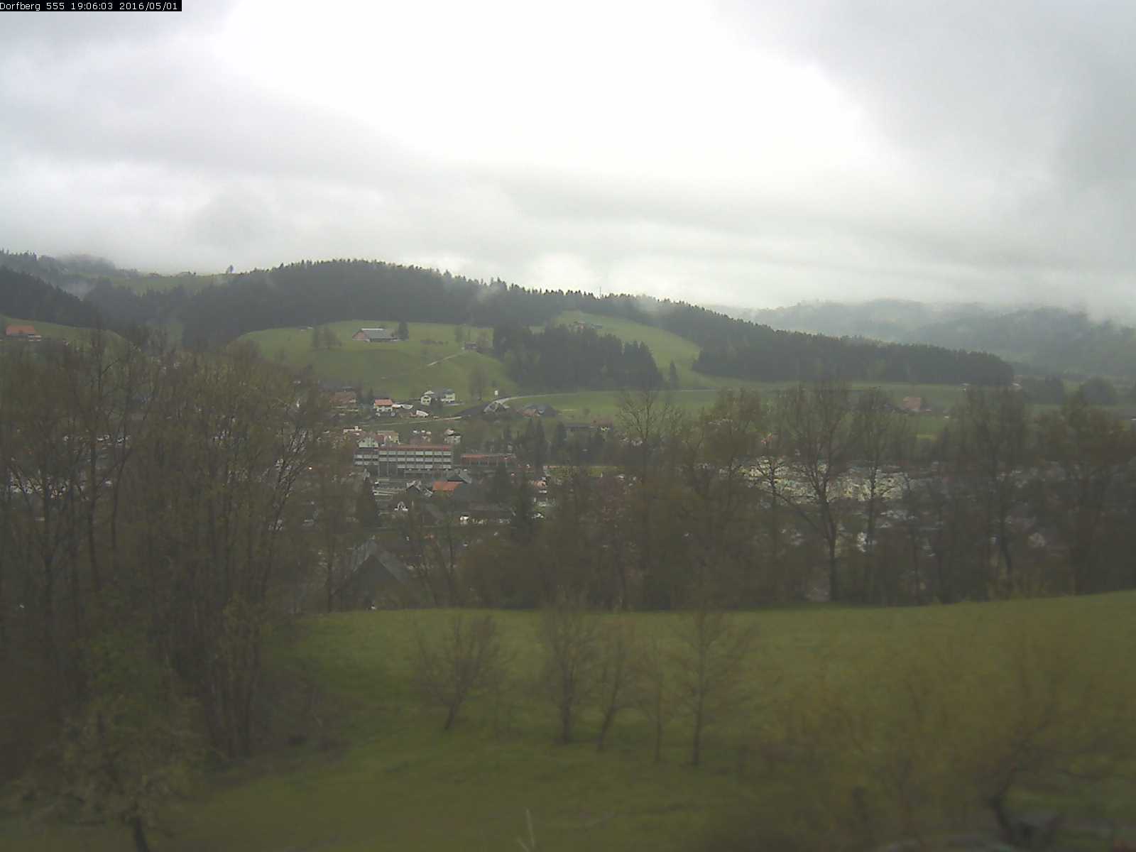 Webcam-Bild: Aussicht vom Dorfberg in Langnau 20160501-190601
