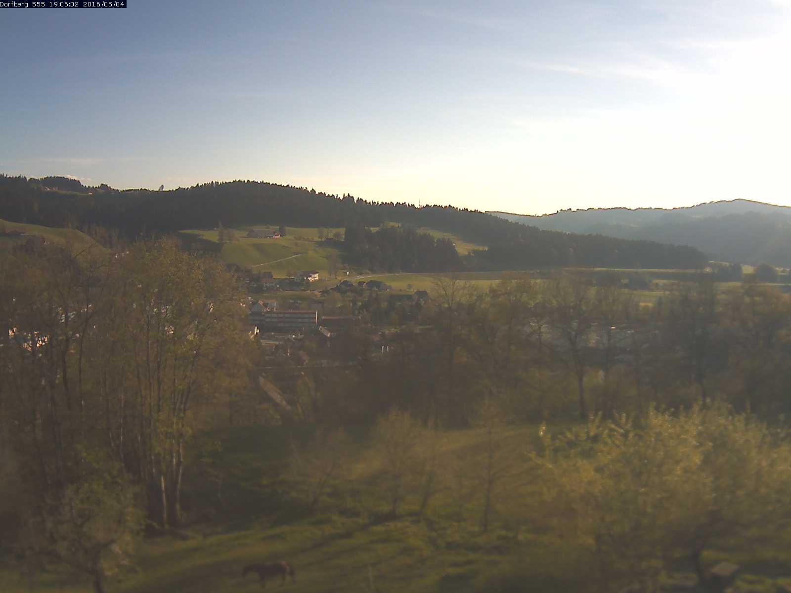 Webcam-Bild: Aussicht vom Dorfberg in Langnau 20160504-190601