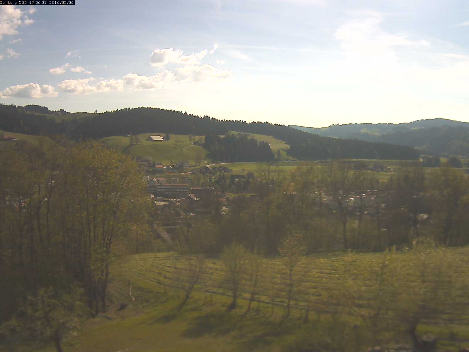 Webcam-Bild: Aussicht vom Dorfberg in Langnau 20160506-170601