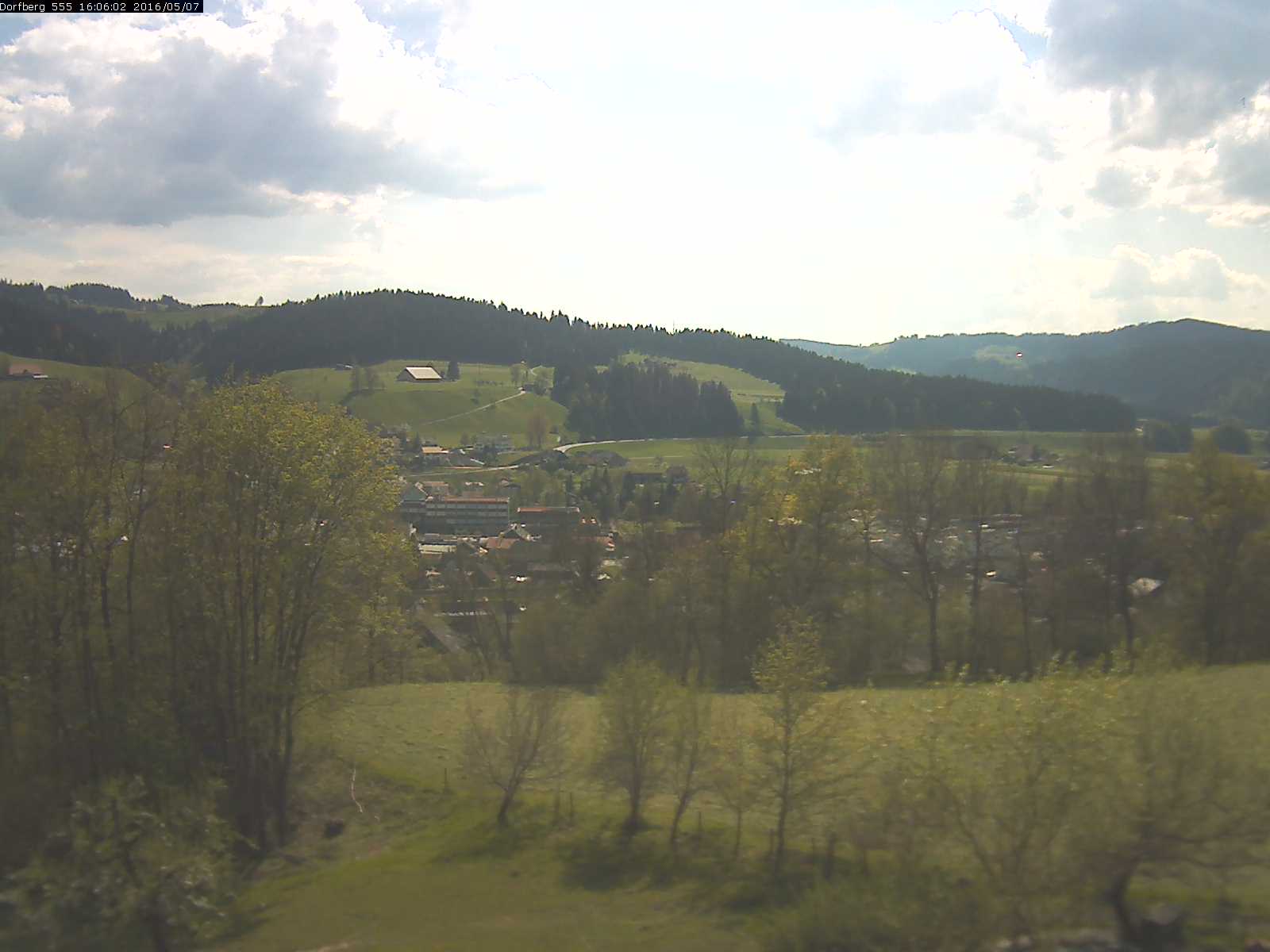 Webcam-Bild: Aussicht vom Dorfberg in Langnau 20160507-160601