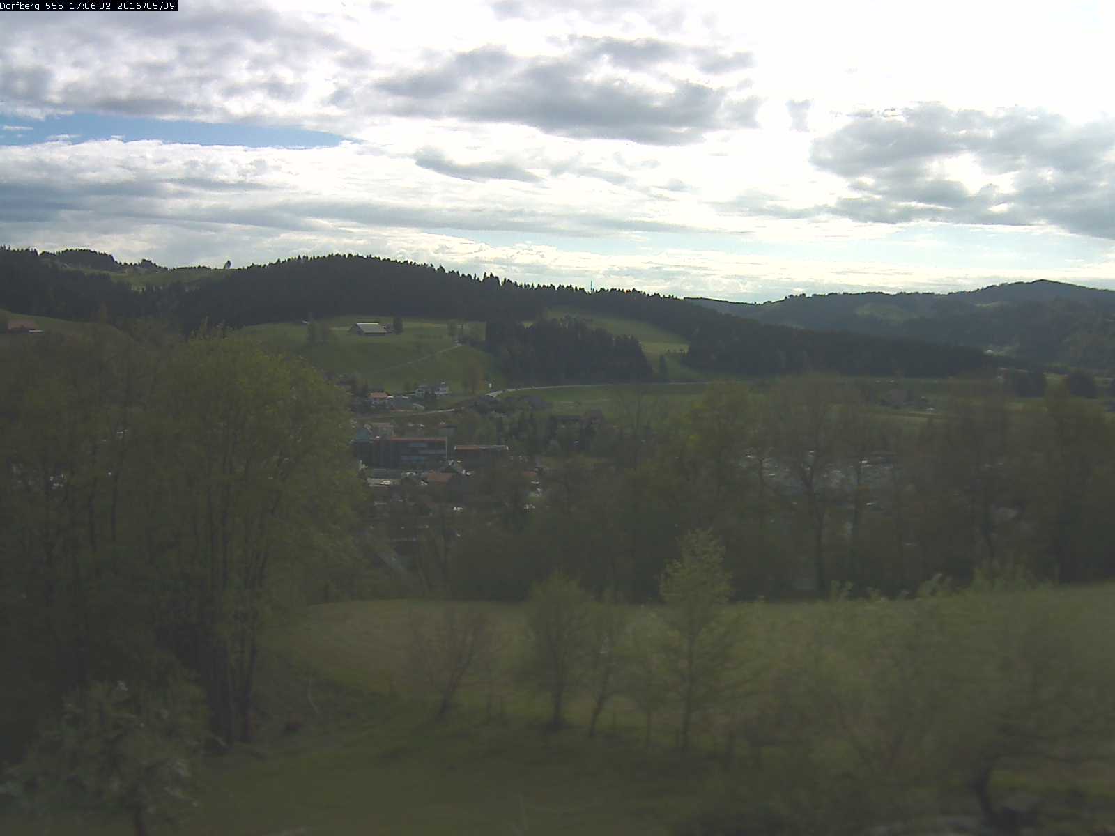 Webcam-Bild: Aussicht vom Dorfberg in Langnau 20160509-170601