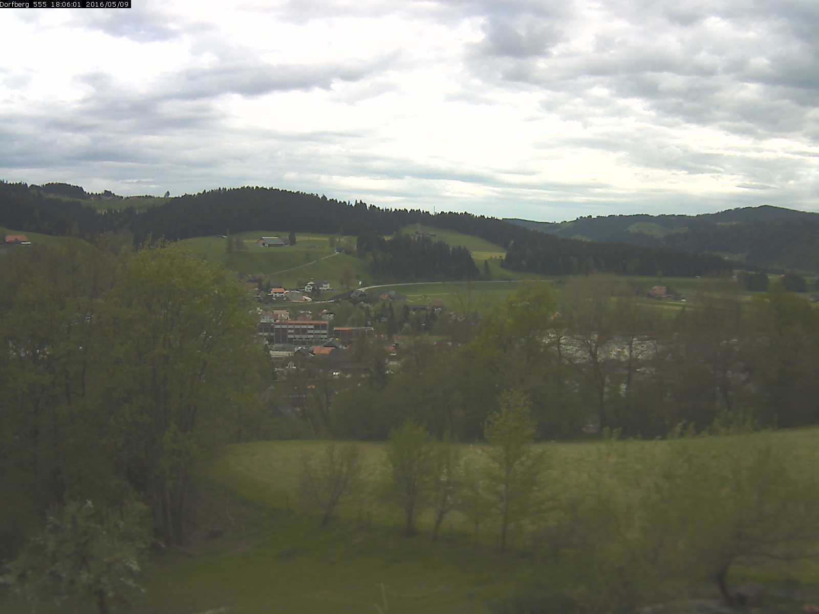 Webcam-Bild: Aussicht vom Dorfberg in Langnau 20160509-180601