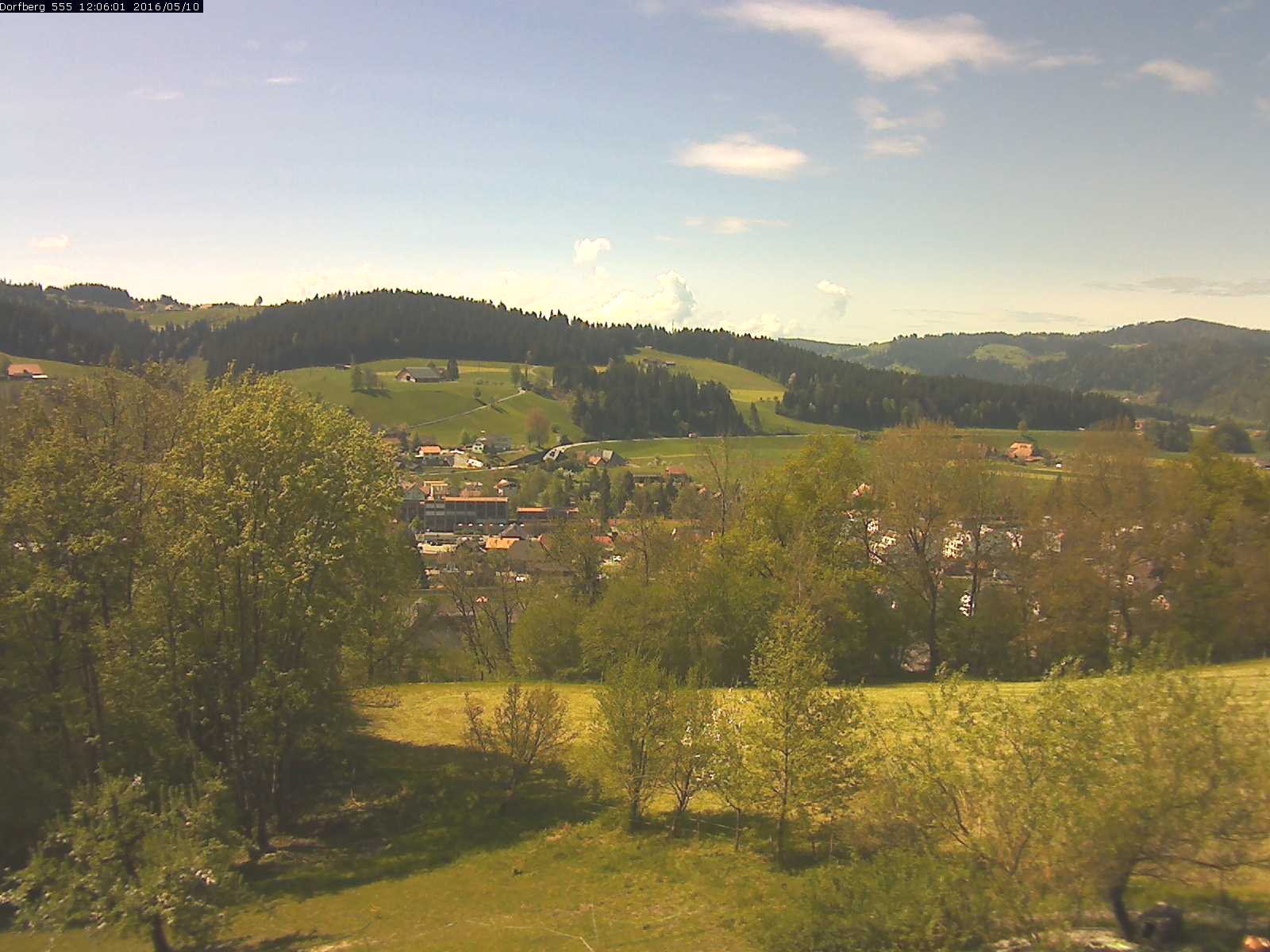 Webcam-Bild: Aussicht vom Dorfberg in Langnau 20160510-120601
