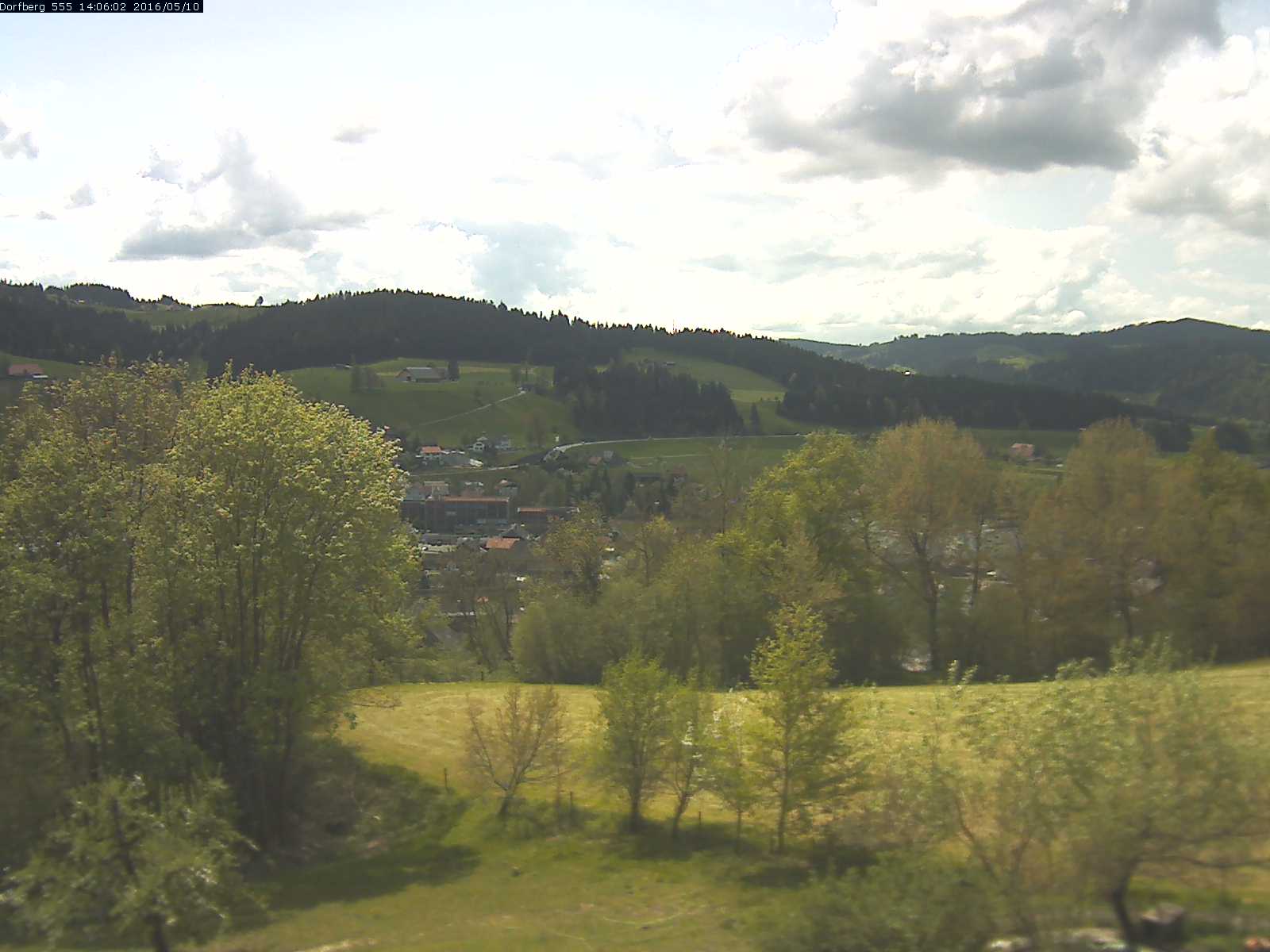 Webcam-Bild: Aussicht vom Dorfberg in Langnau 20160510-140601