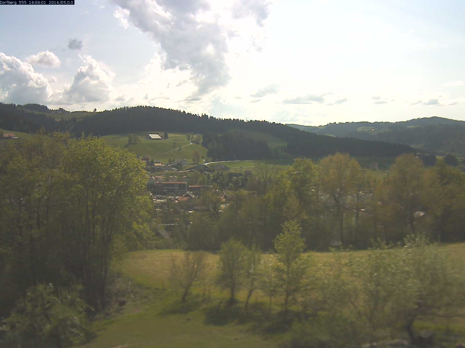 Webcam-Bild: Aussicht vom Dorfberg in Langnau 20160510-160601