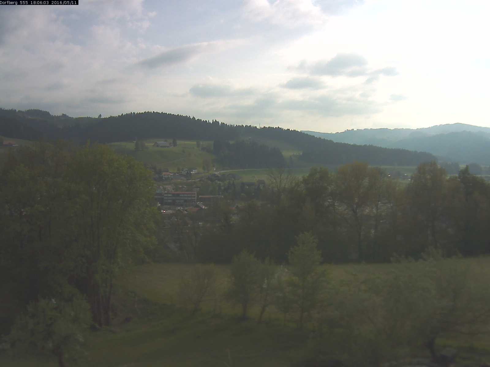 Webcam-Bild: Aussicht vom Dorfberg in Langnau 20160511-180601