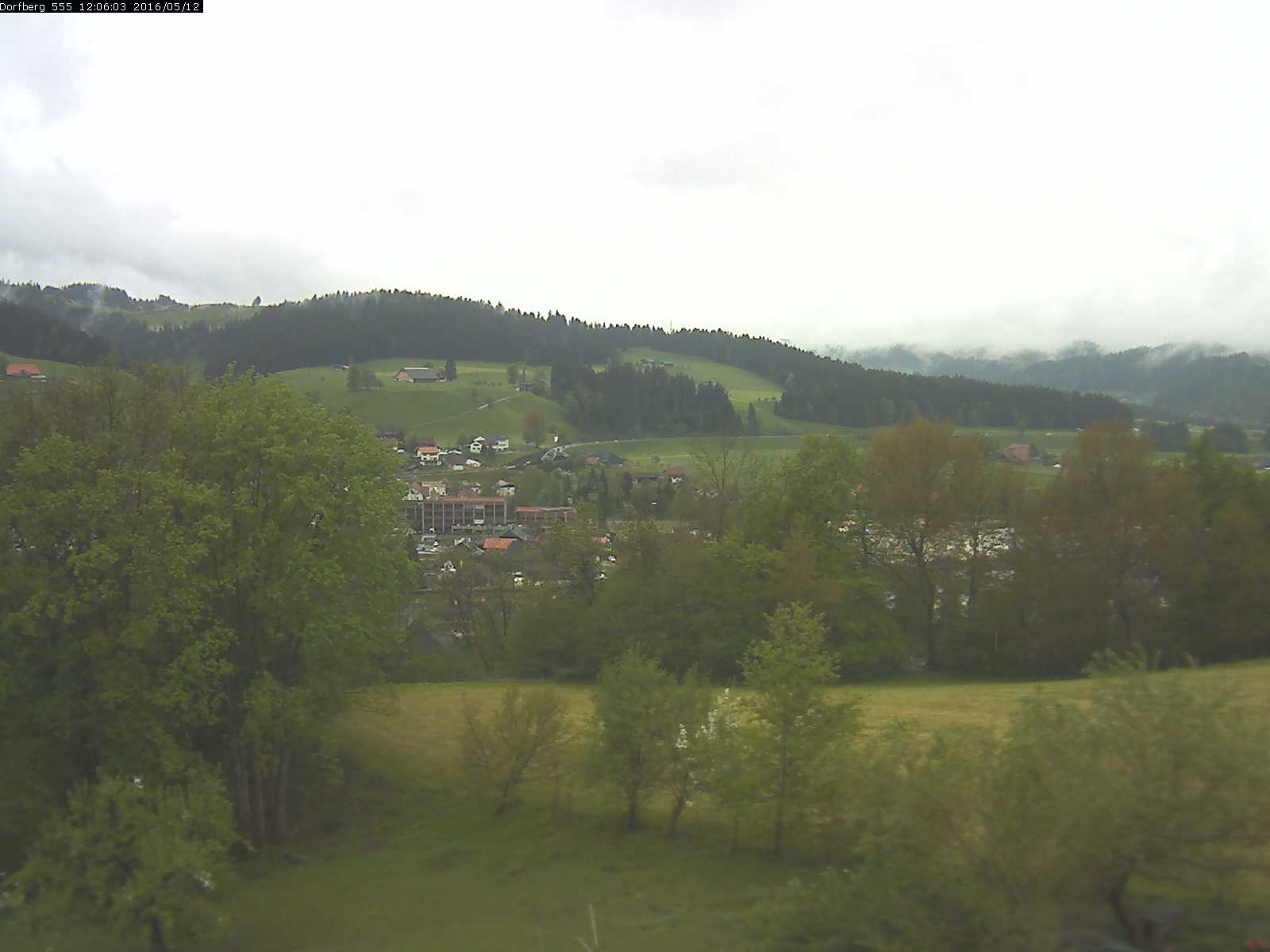 Webcam-Bild: Aussicht vom Dorfberg in Langnau 20160512-120601