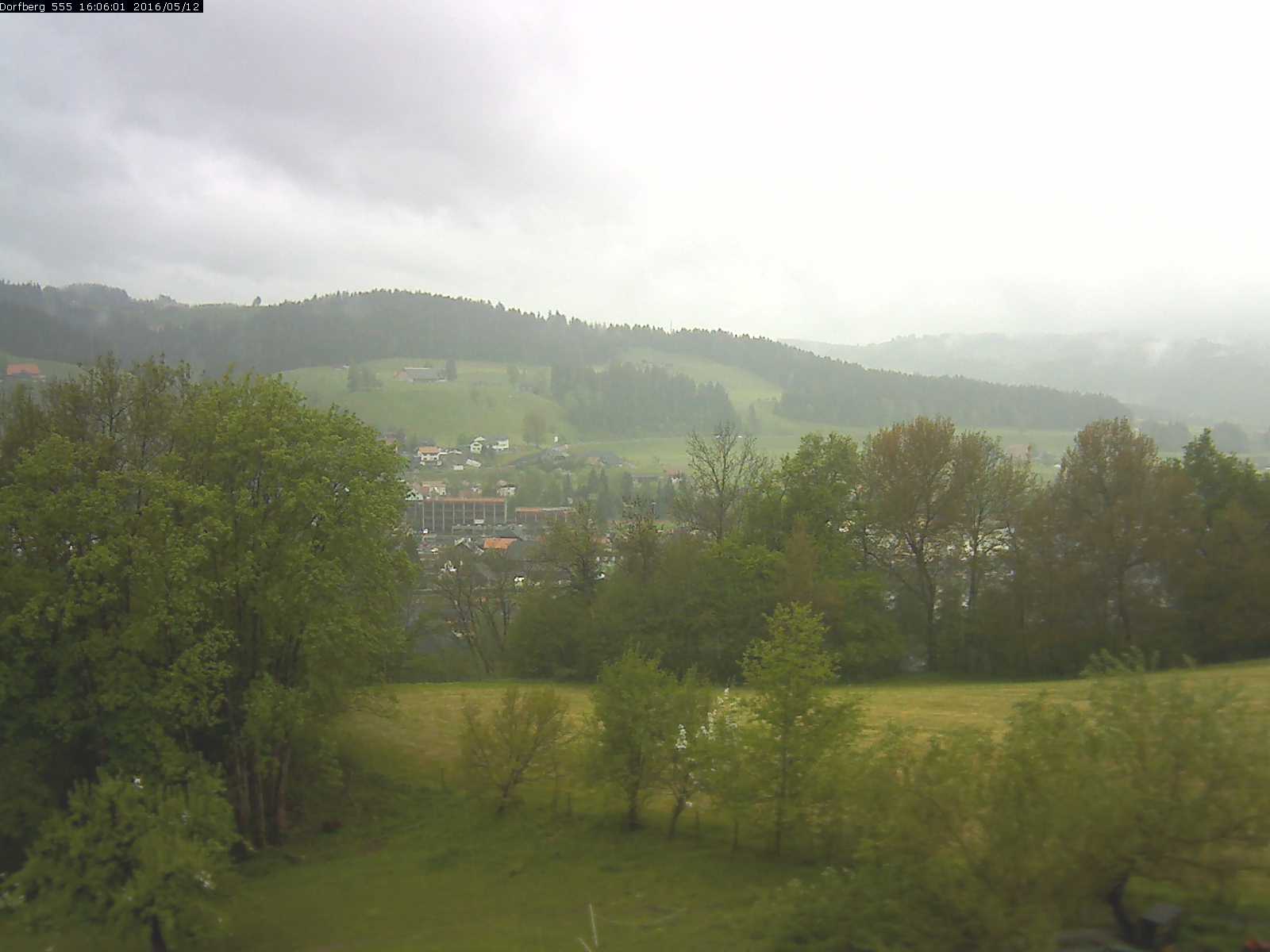 Webcam-Bild: Aussicht vom Dorfberg in Langnau 20160512-160601